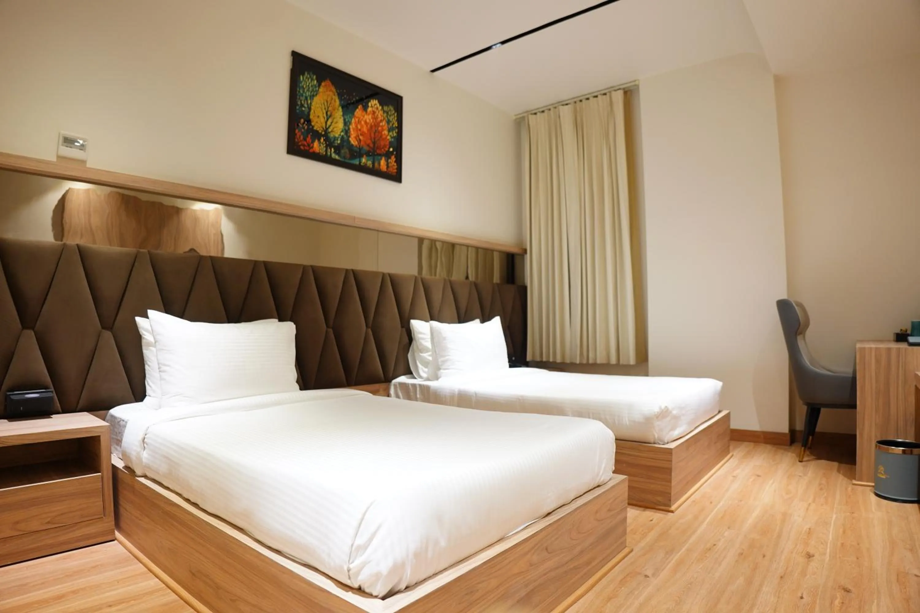 Bedroom, Bed in The Pearl Petal