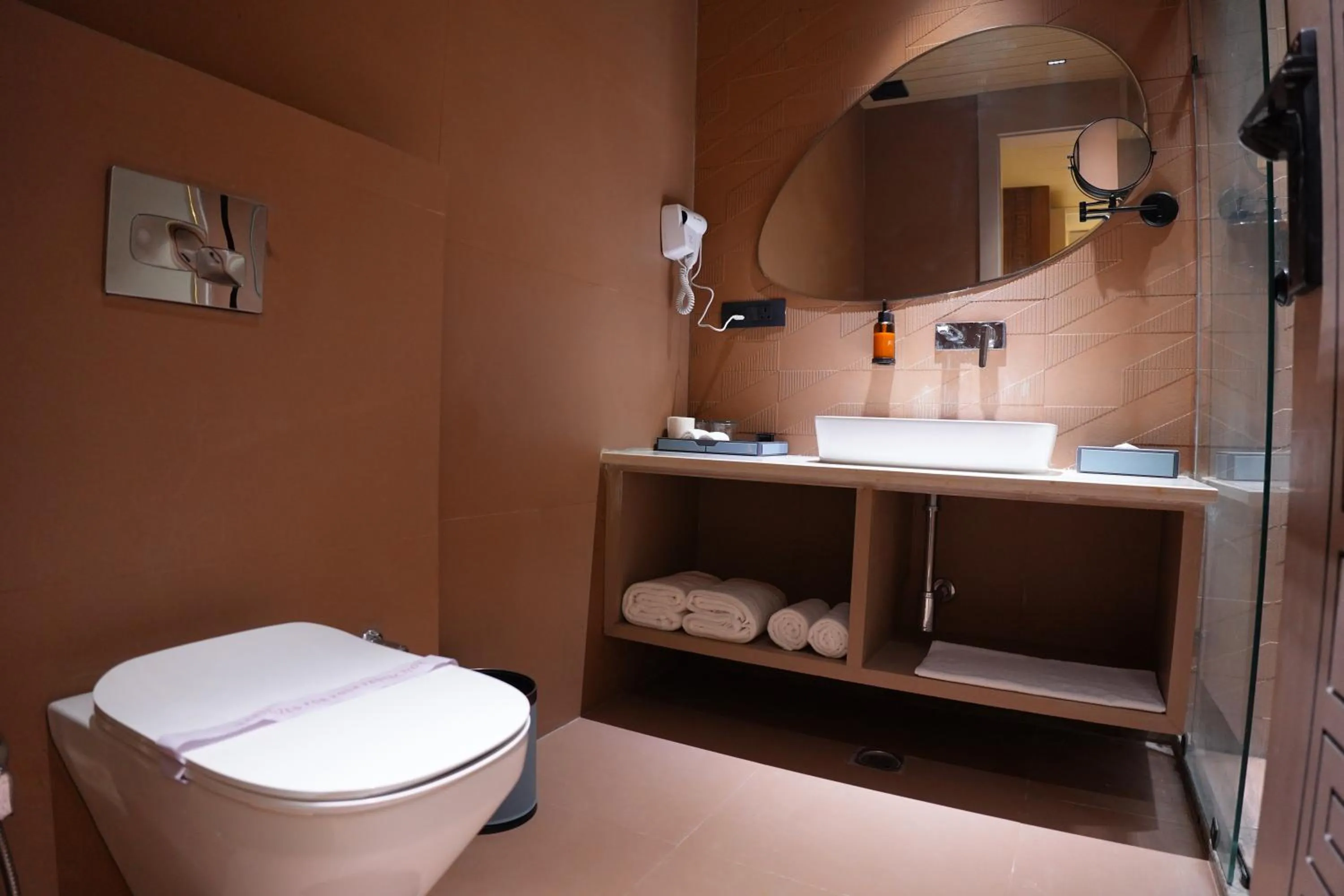 Toilet in The Pearl Petal