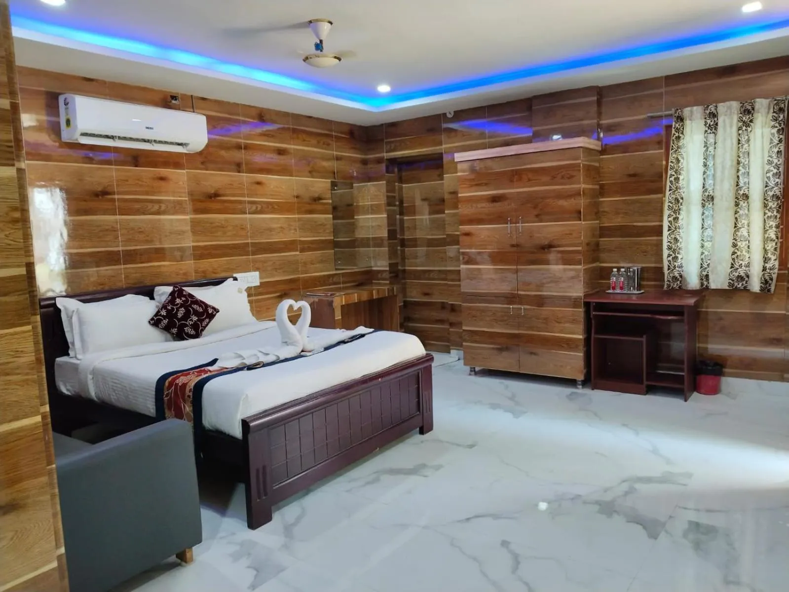 Bed in Thavika O Nila Resort & Convention Centre