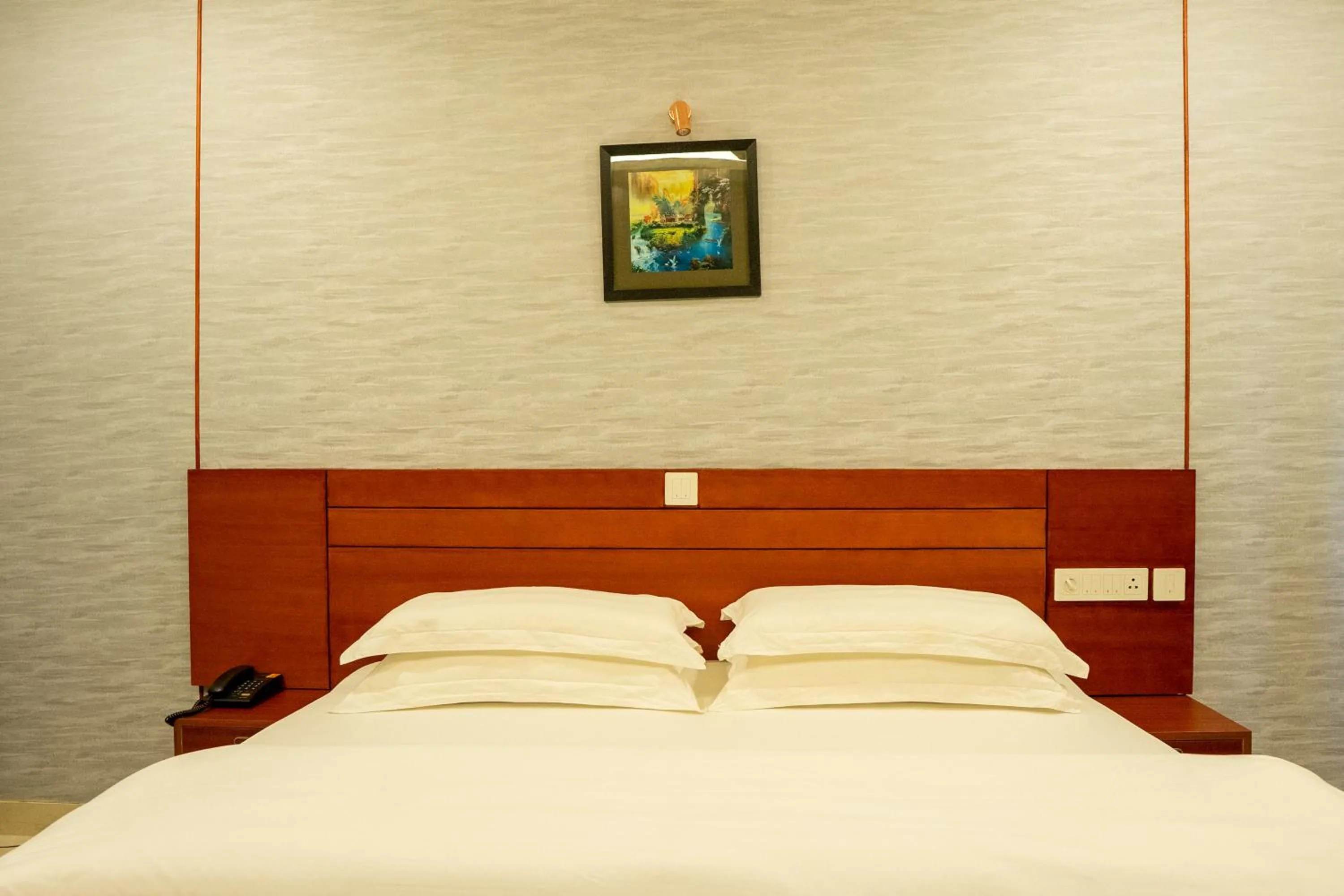 Bed in Misty Rock Hotels