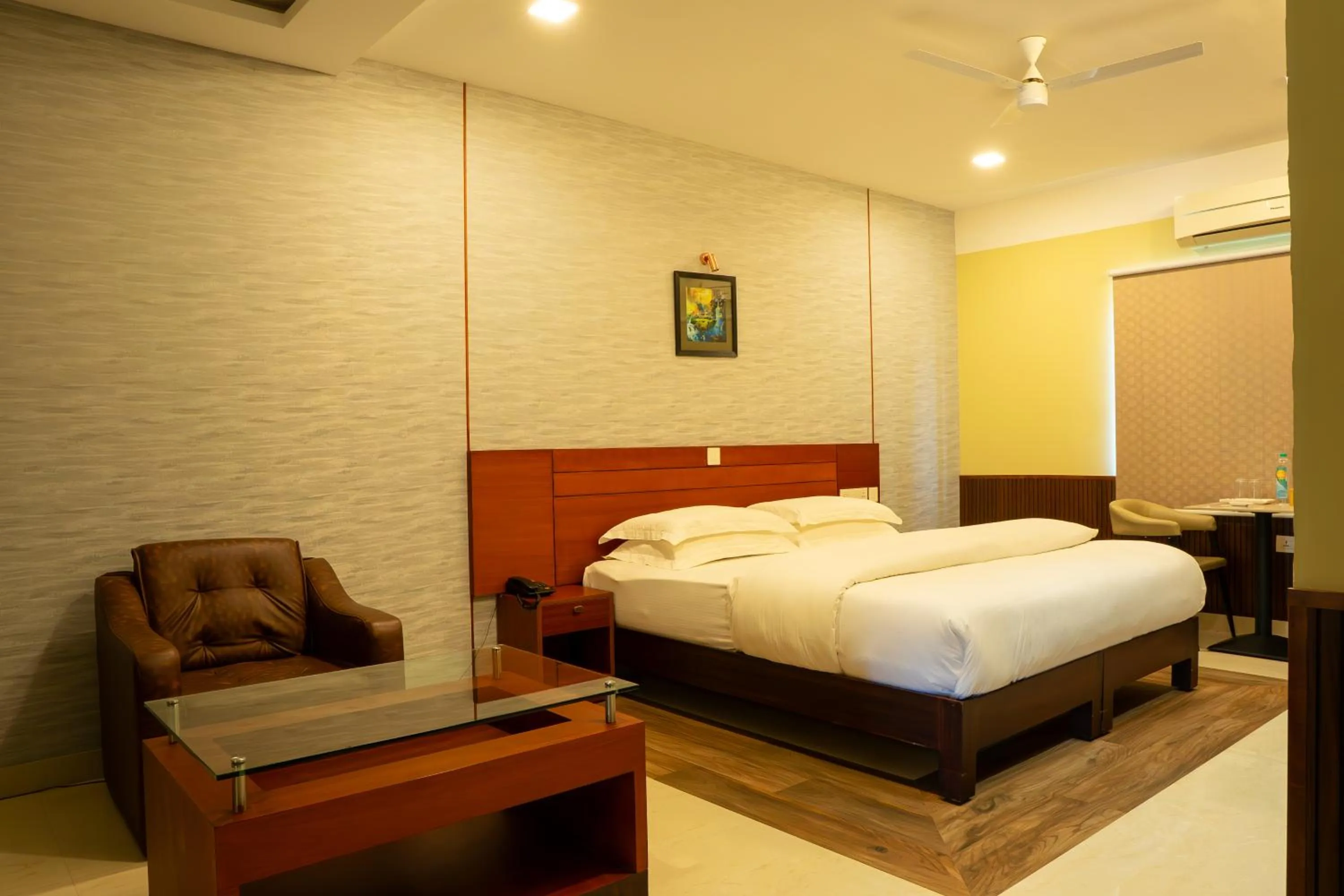 Bed in Misty Rock Hotels