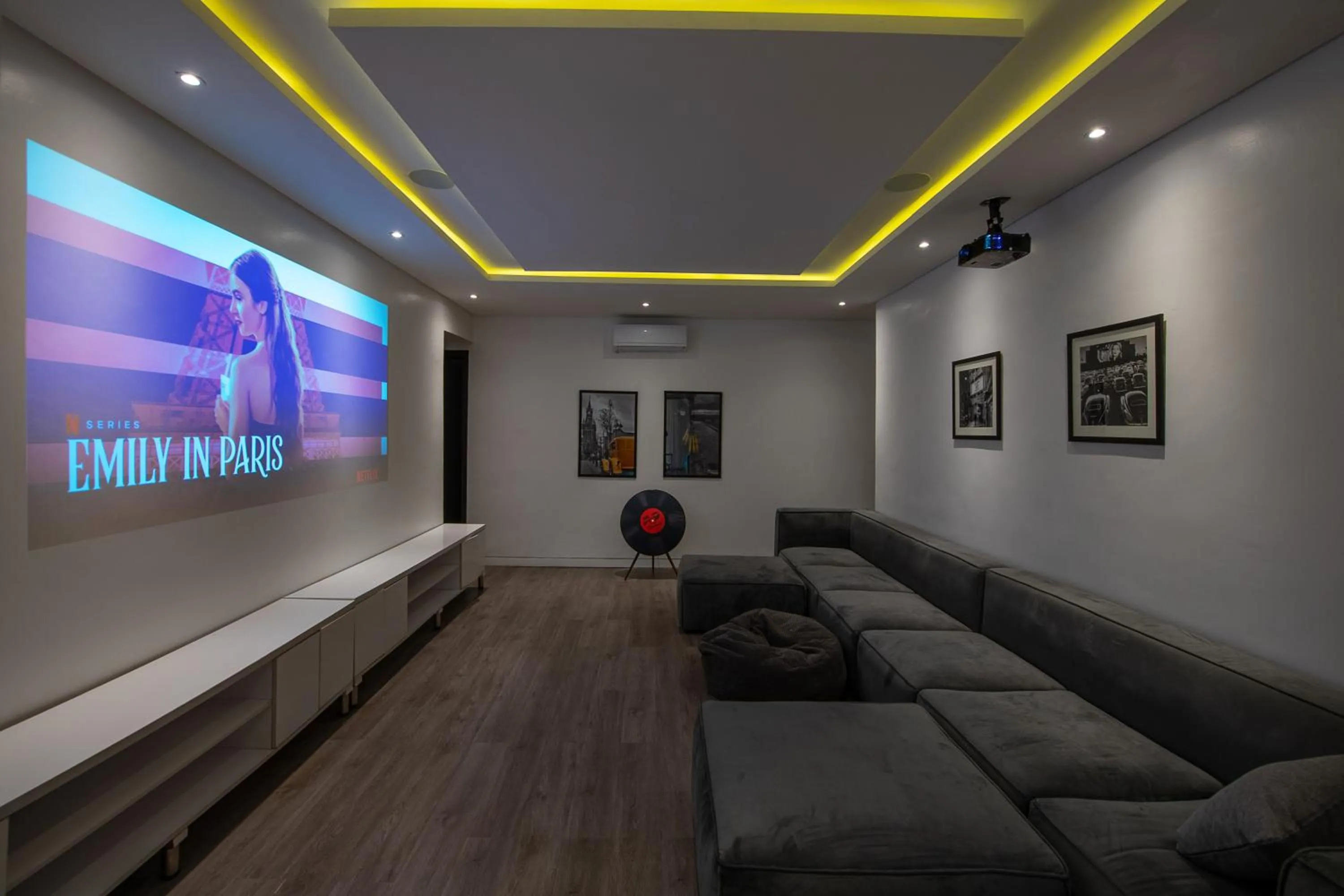 Communal lounge/ TV room in George Residence Lekki, Lagos - with Pool