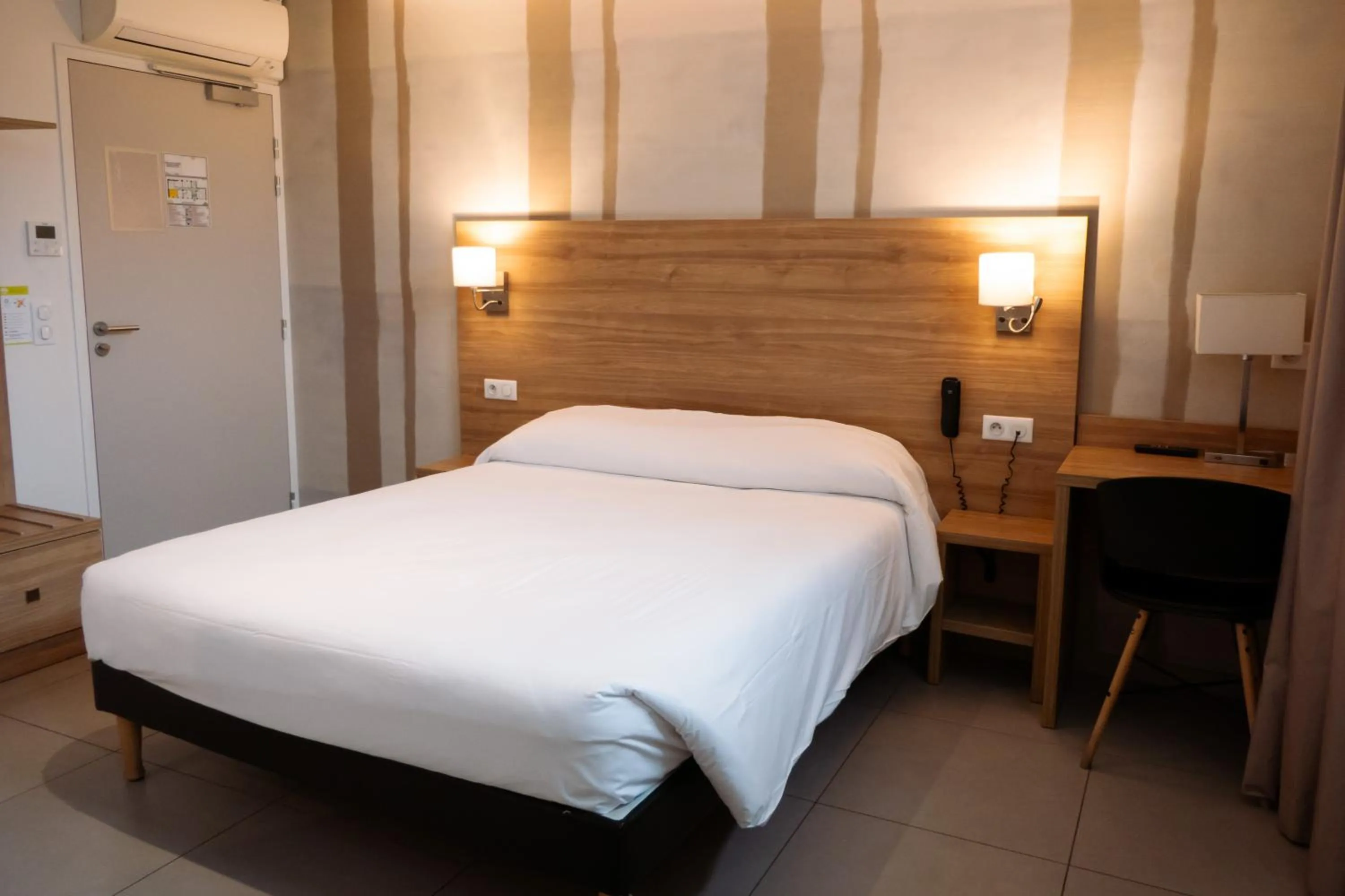 Bed in Hôtel de la gare