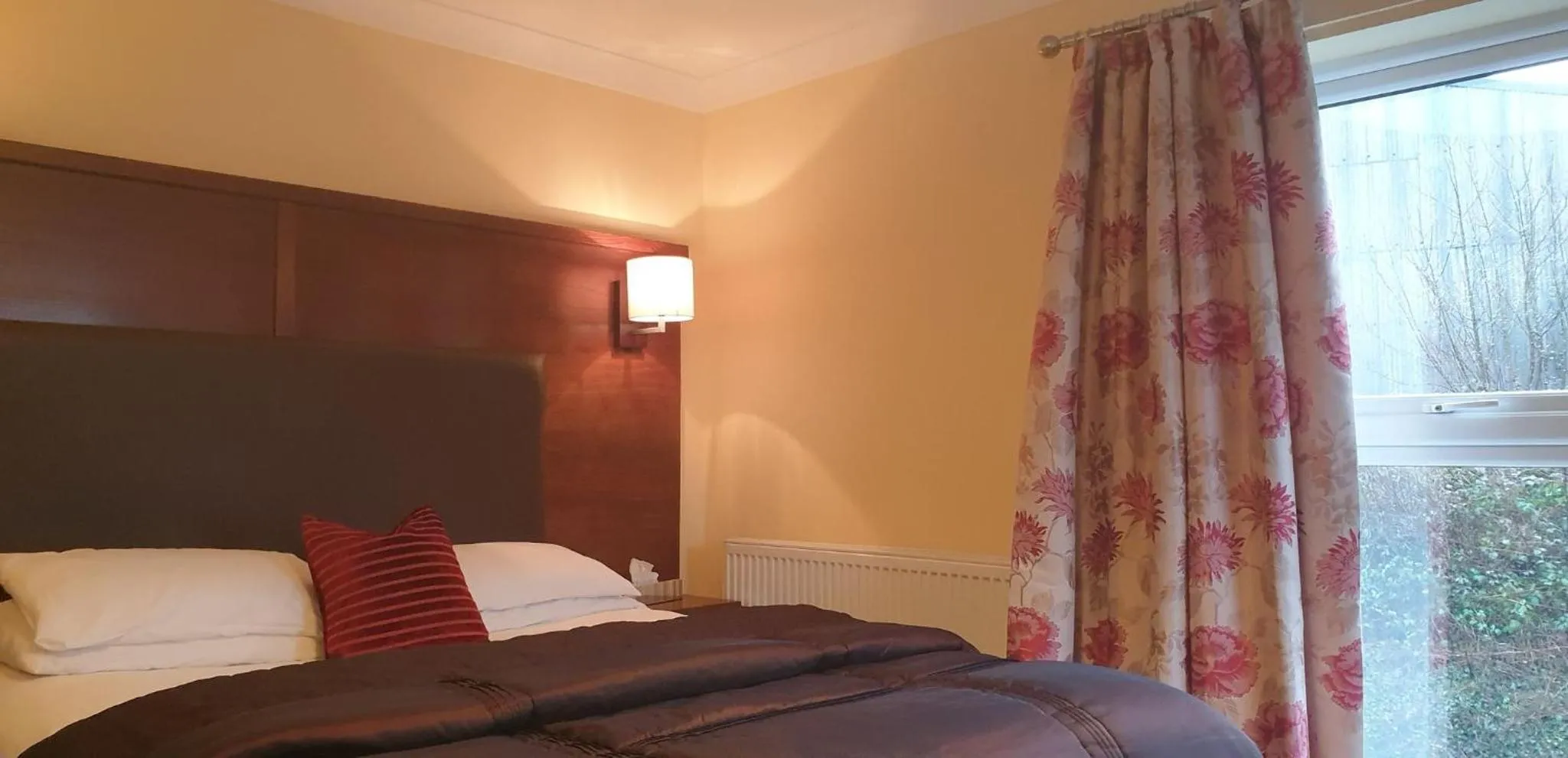 Bed in Usk And Railway Inn