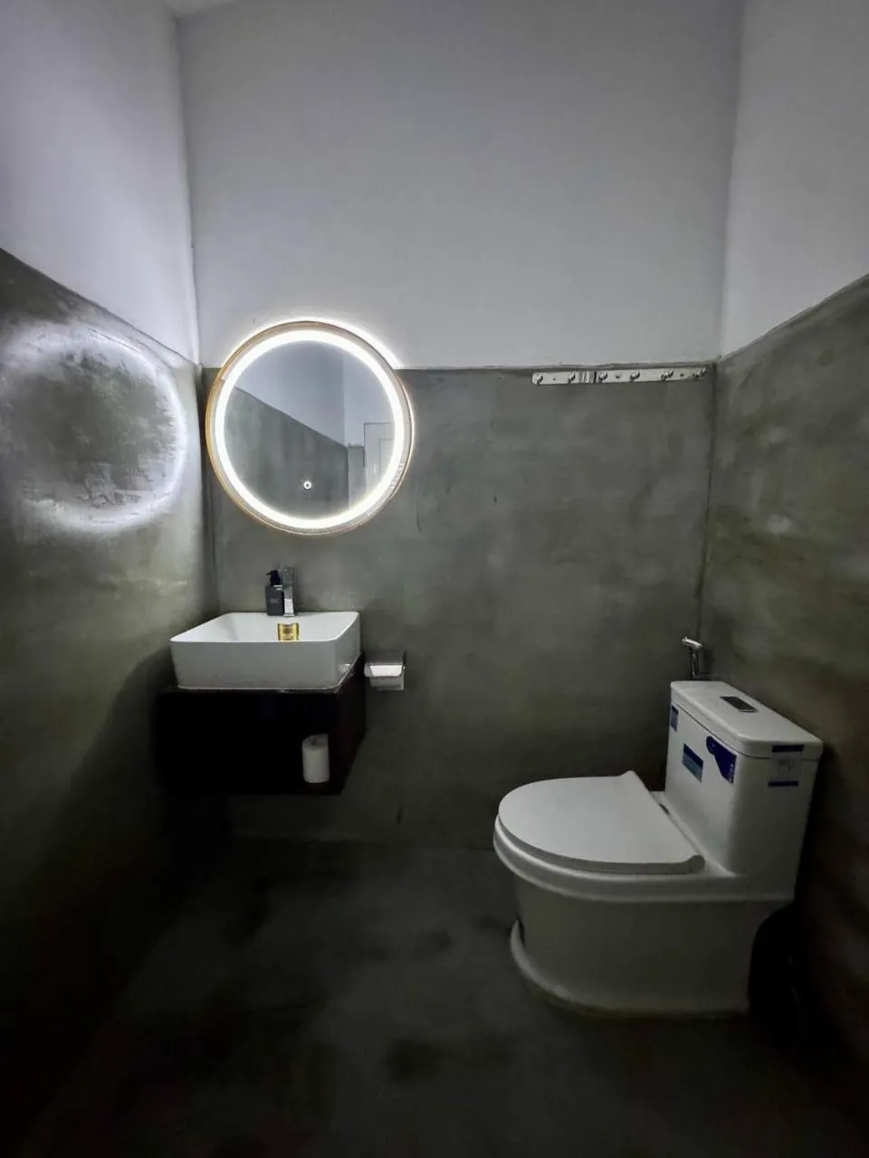 Toilet in Babybong Koh Rong