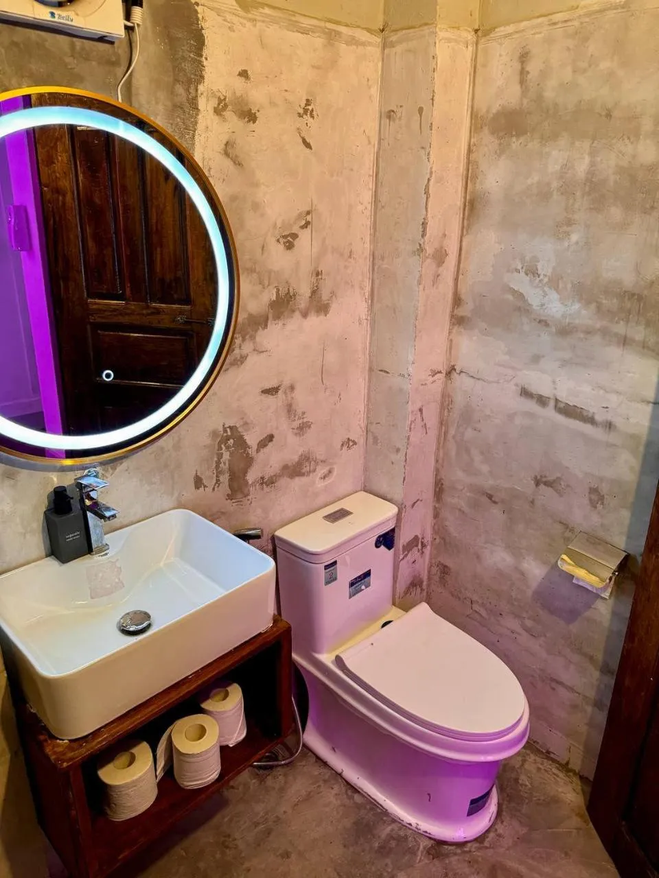 Toilet in Babybong Koh Rong