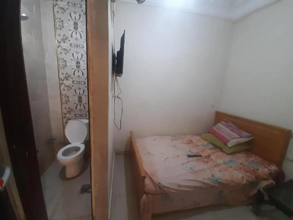 Toilet, Bed in Pyramids View