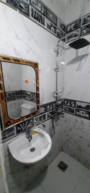 Shower in Pyramids View