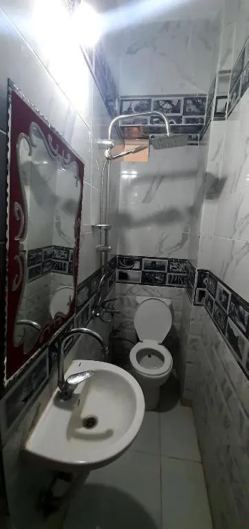 Shower in Pyramids View