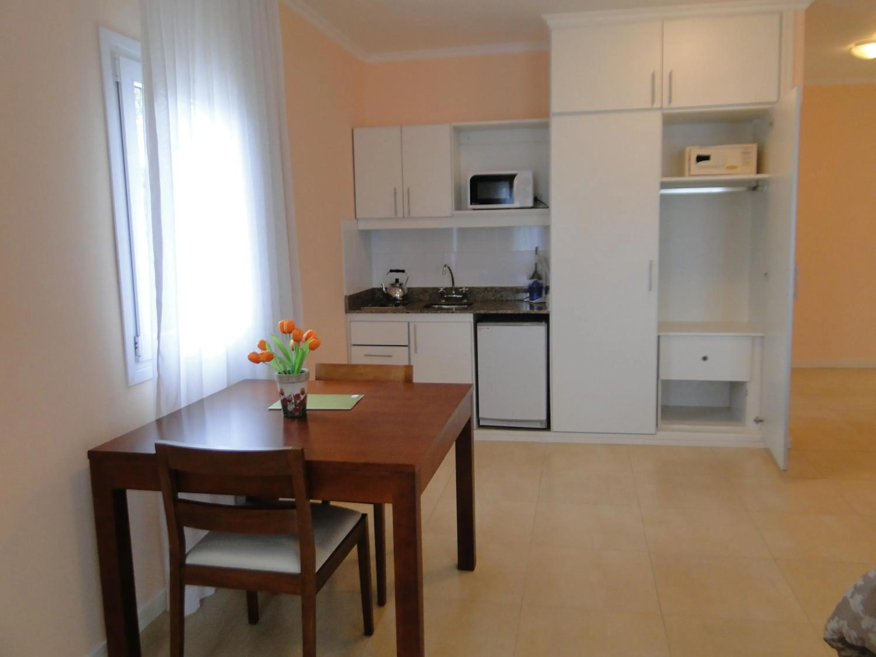 Photo of the whole room in Garden Suites Pinamar