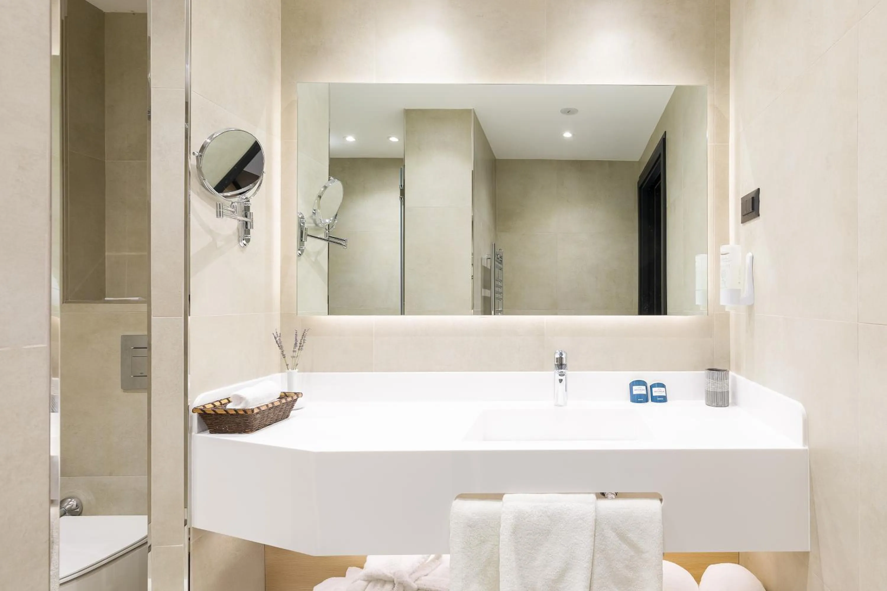 Bathroom in Regnum Banya Thermal Hotel