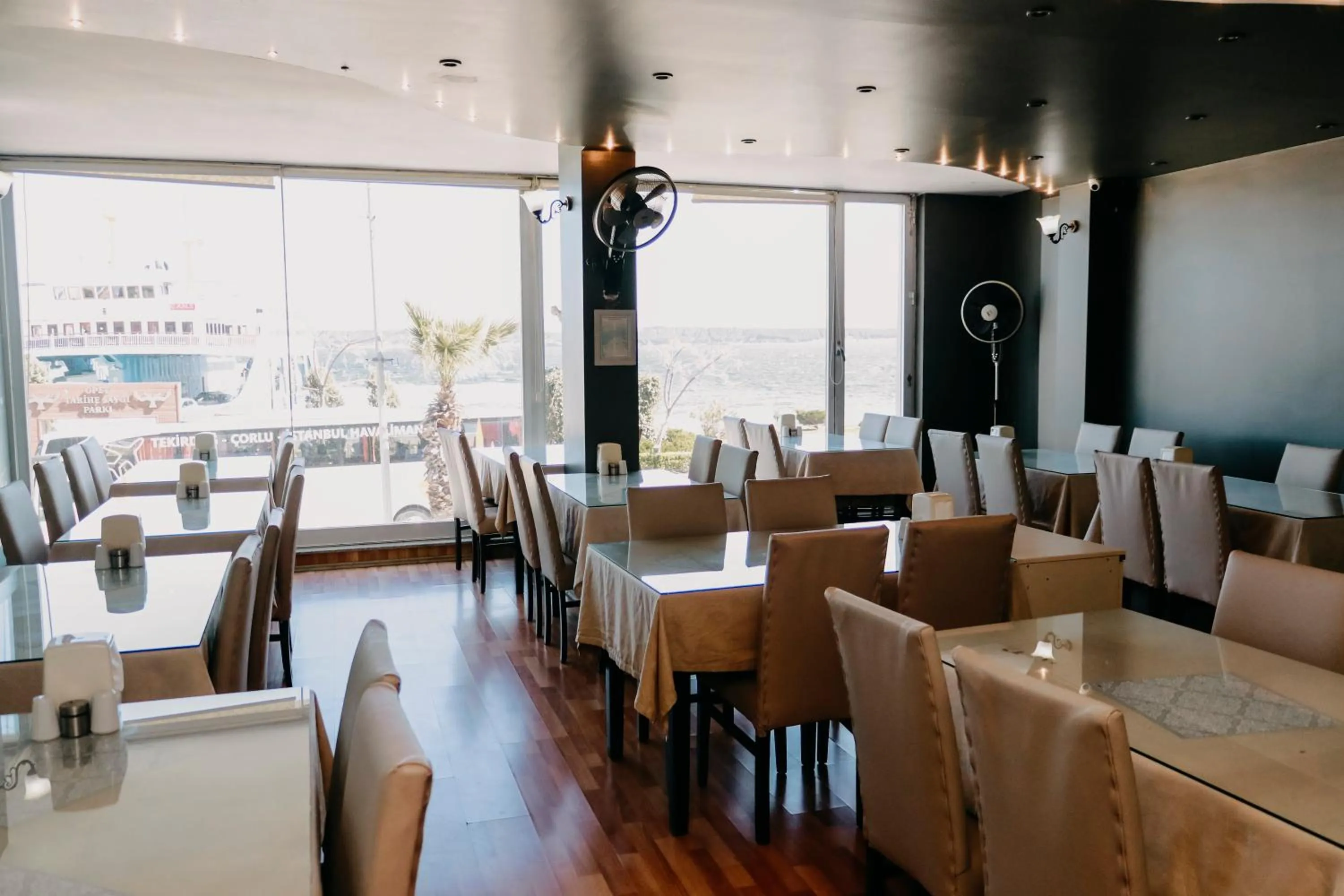 Restaurant/places to eat in Ece Hotel Eceabat