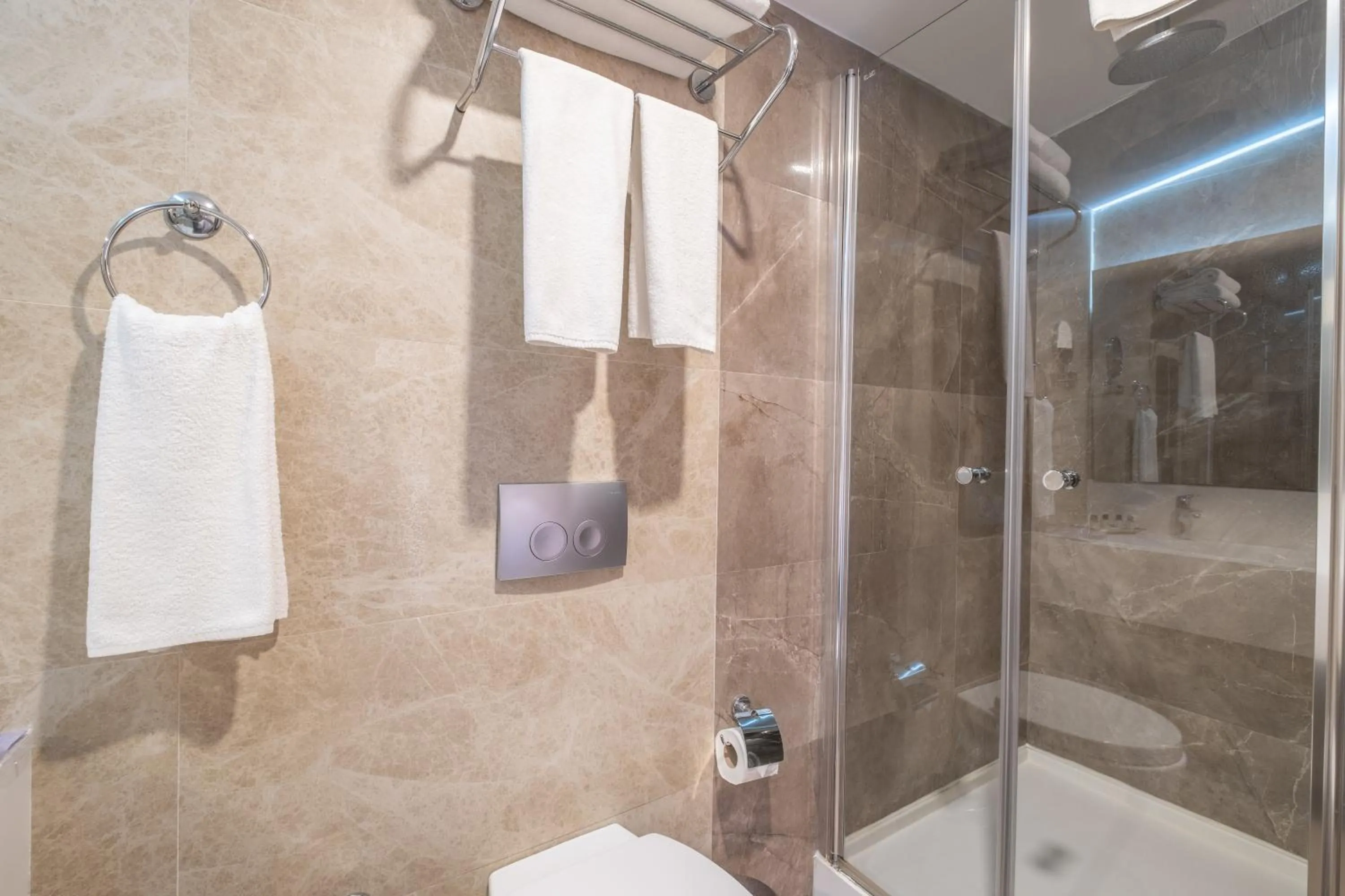 Shower in Park by Clover Nişantaşı Harbiye Şişli