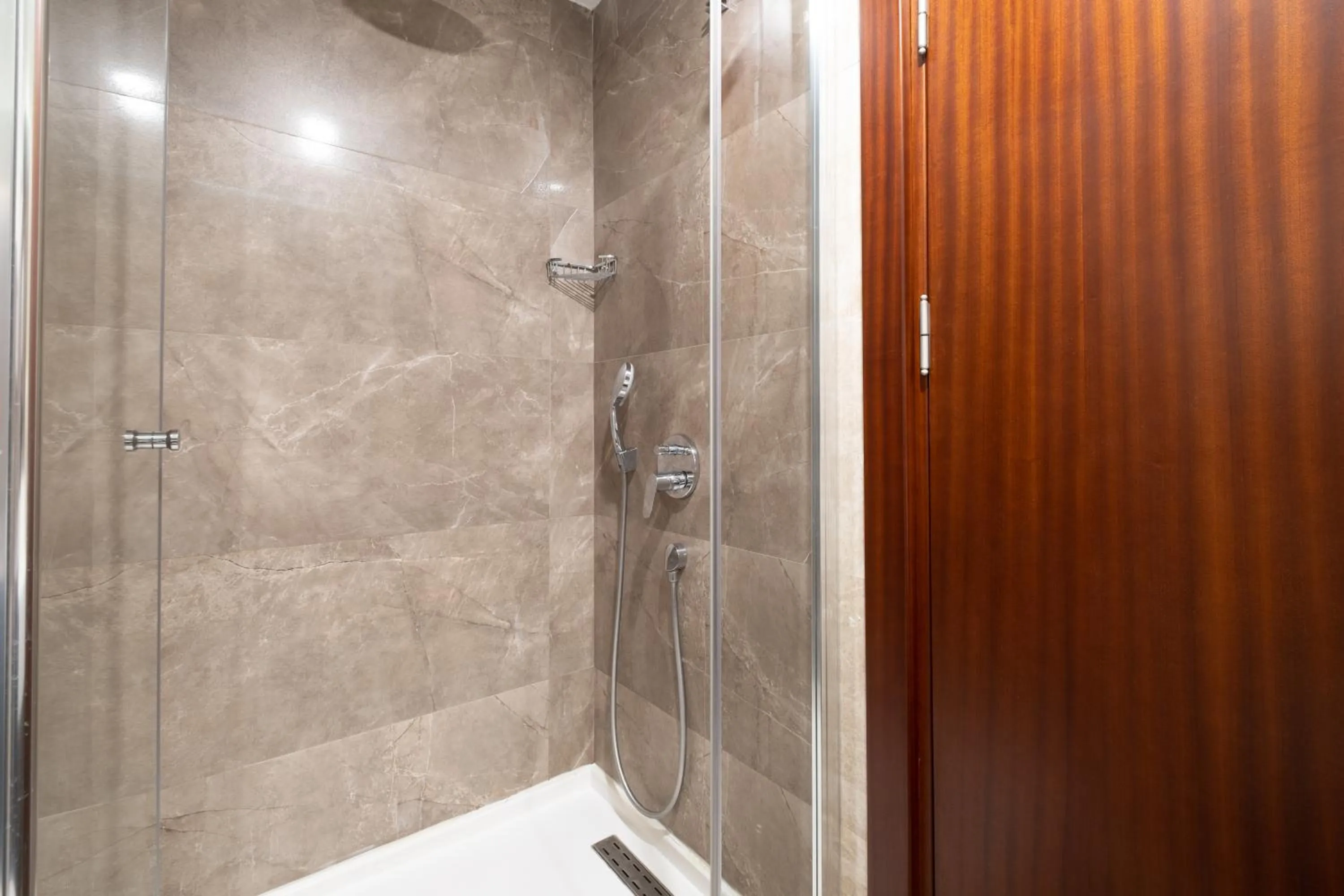 Shower in Park by Clover Nişantaşı Harbiye Şişli