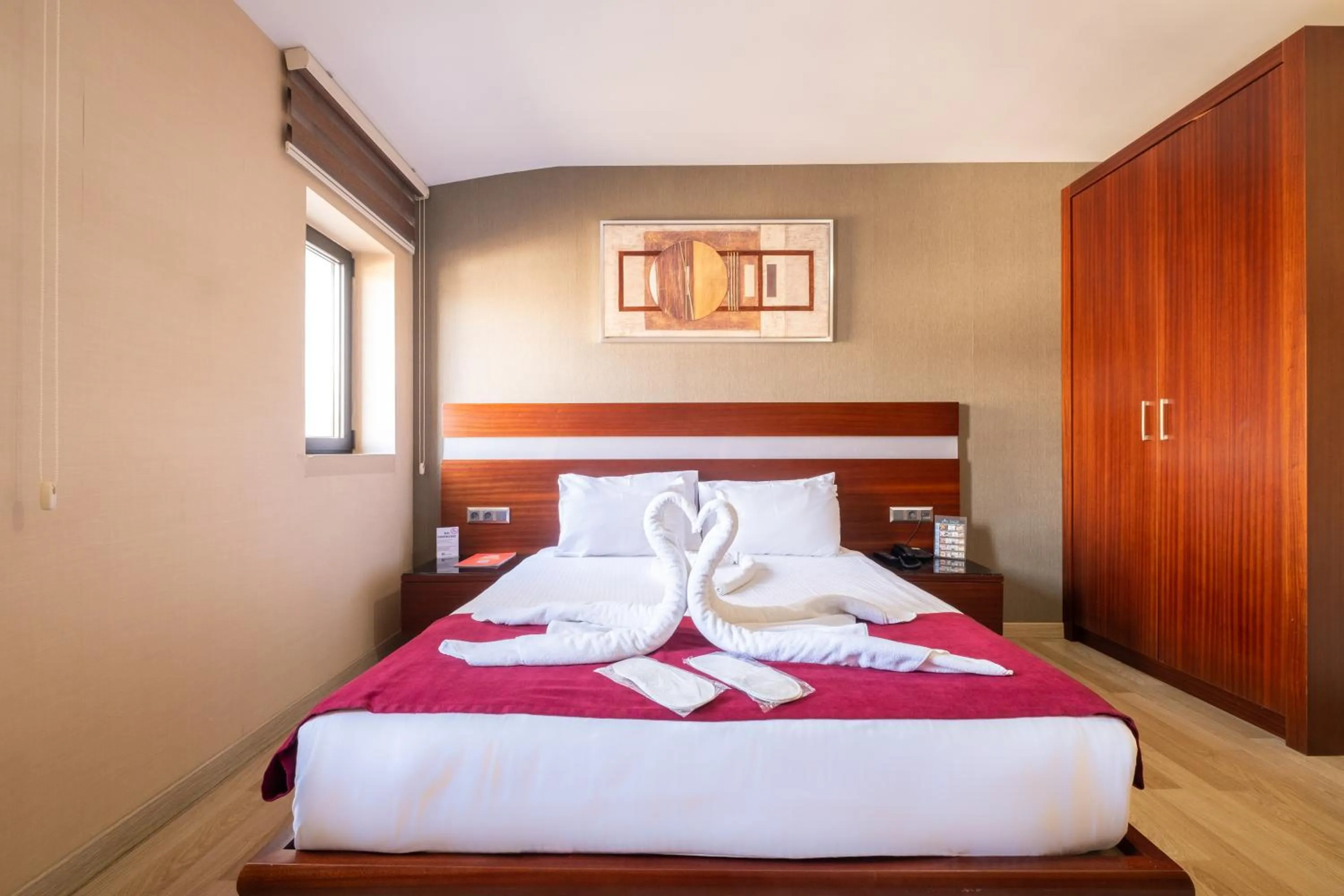 Bedroom, Bed in Park by Clover Nişantaşı Harbiye Şişli