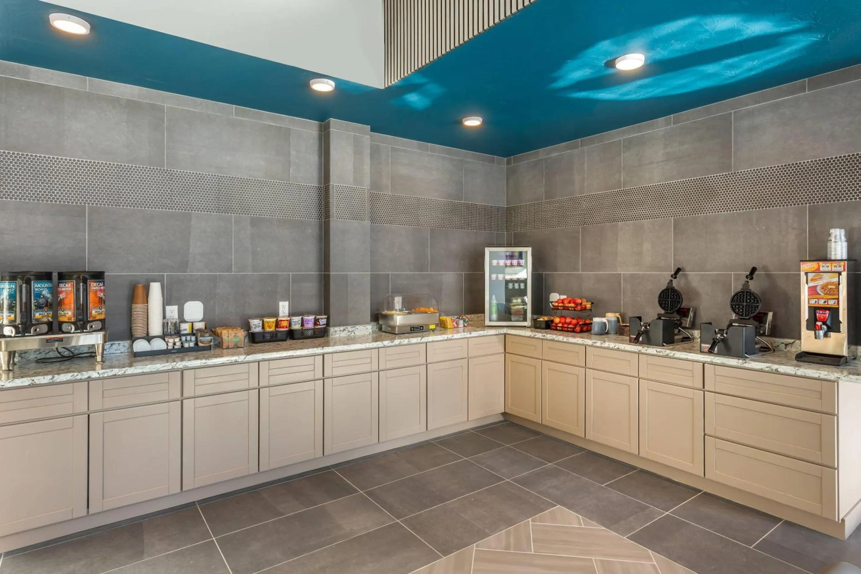 Breakfast in The Valor, an Ascend Collection Hotel