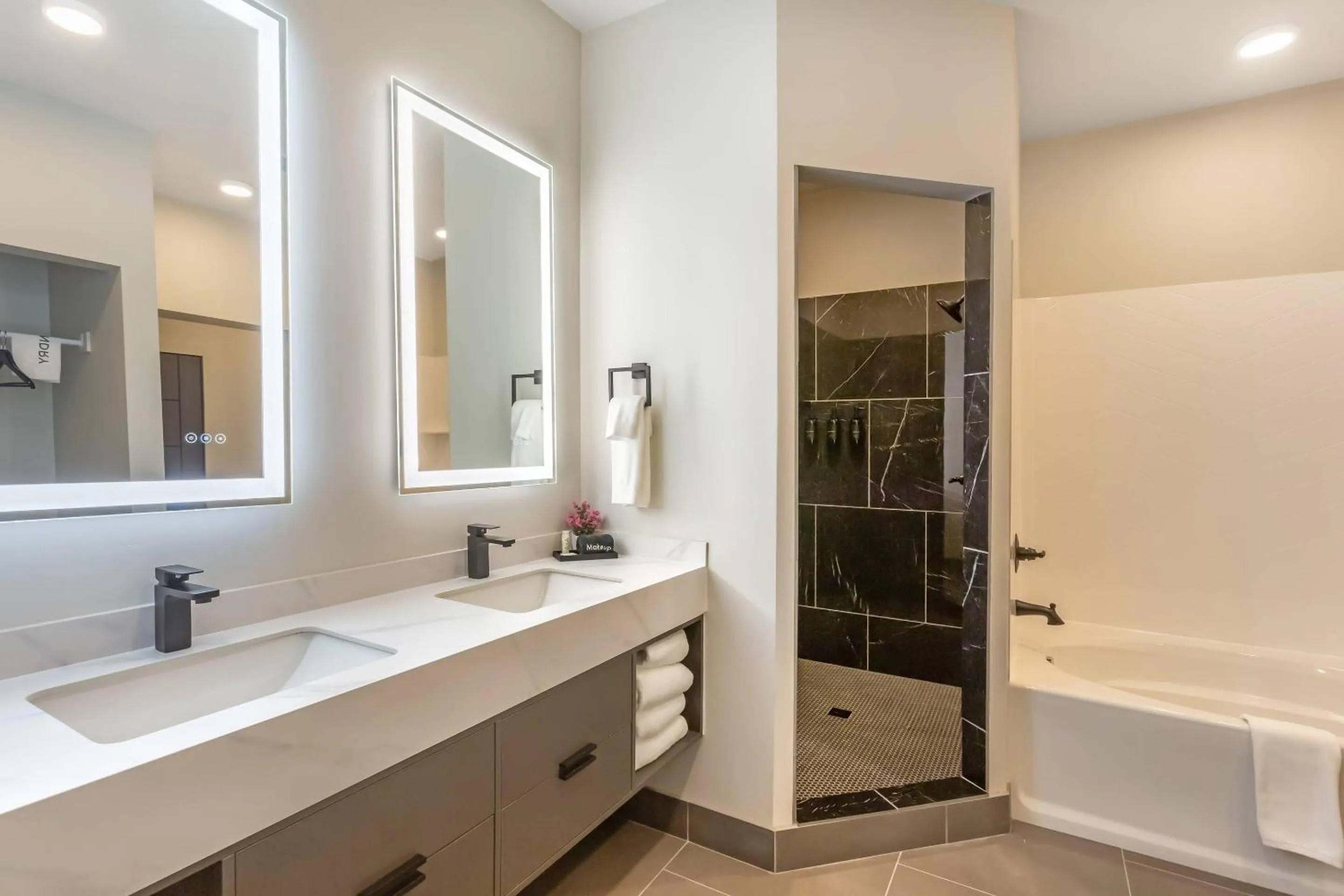 Bedroom in The Valor, an Ascend Collection Hotel