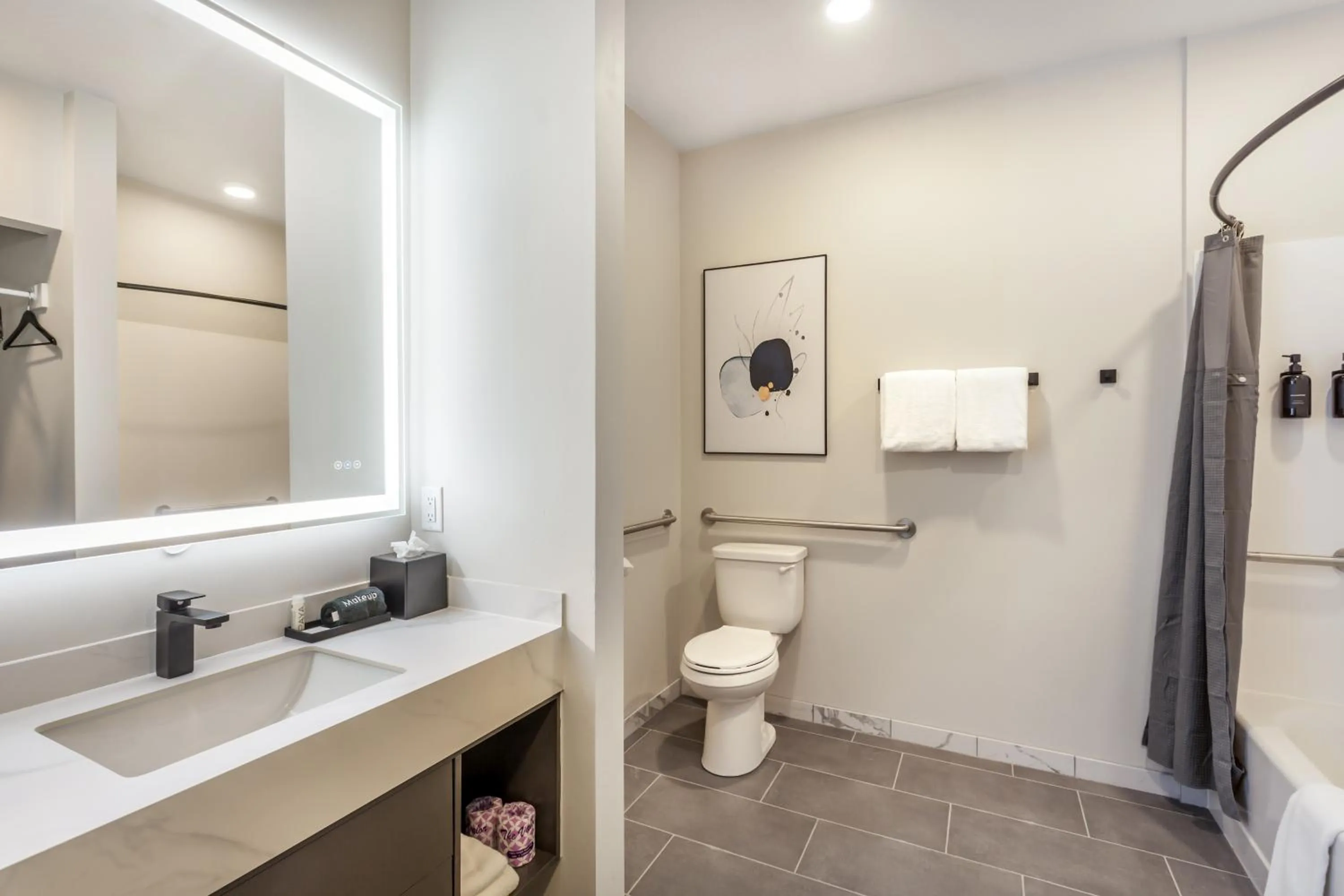 Bathroom in The Valor, an Ascend Collection Hotel