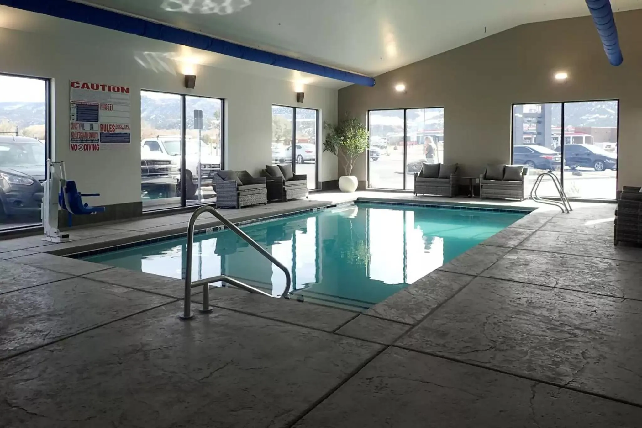 Swimming pool in The Valor, an Ascend Collection Hotel
