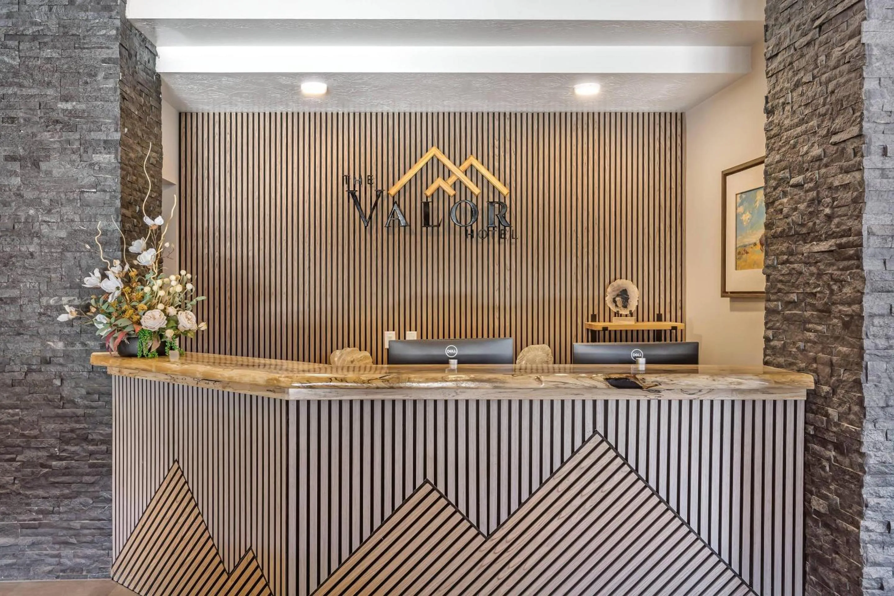 Lobby or reception in The Valor, an Ascend Collection Hotel