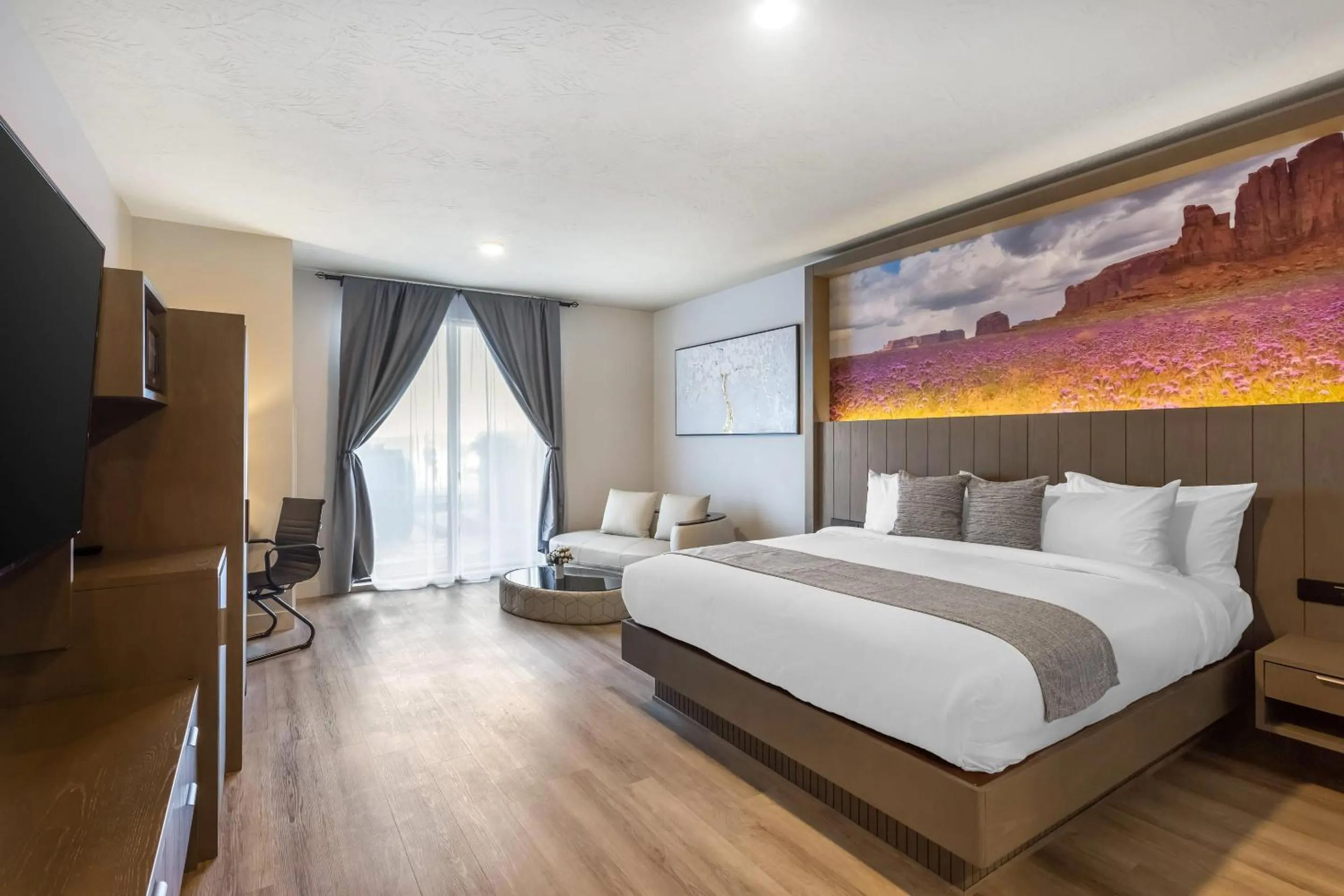 Bedroom, Bed in The Valor, an Ascend Collection Hotel