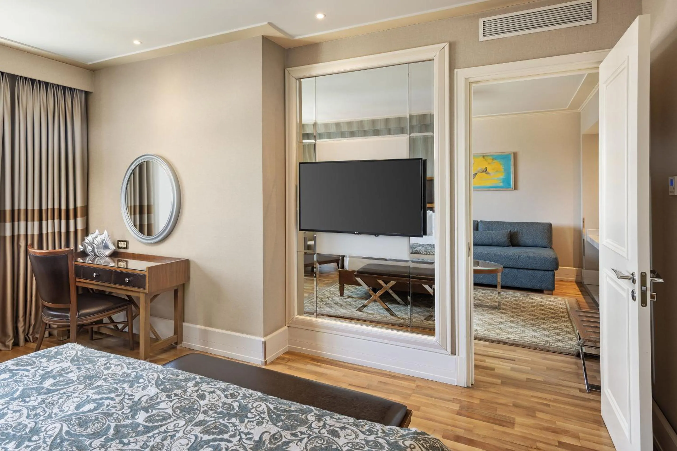 Photo of the whole room, Bed in Titanic City Taksim