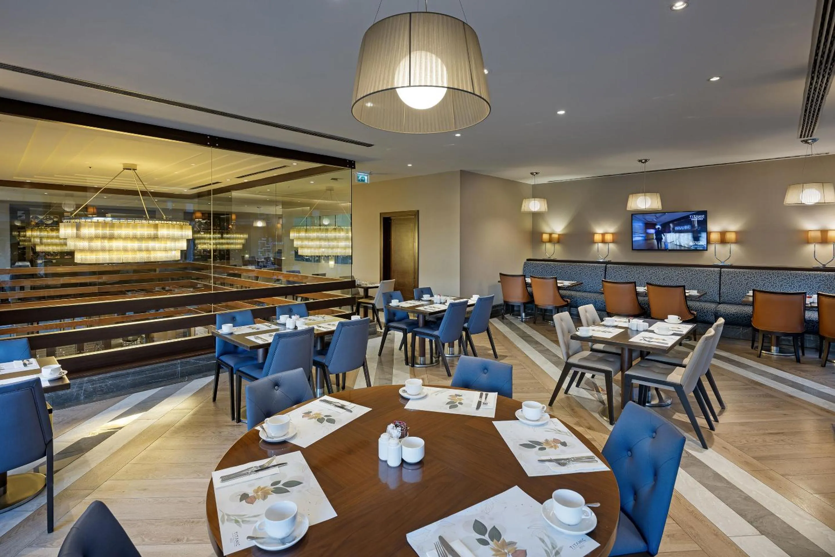 Restaurant/places to eat in Titanic City Taksim