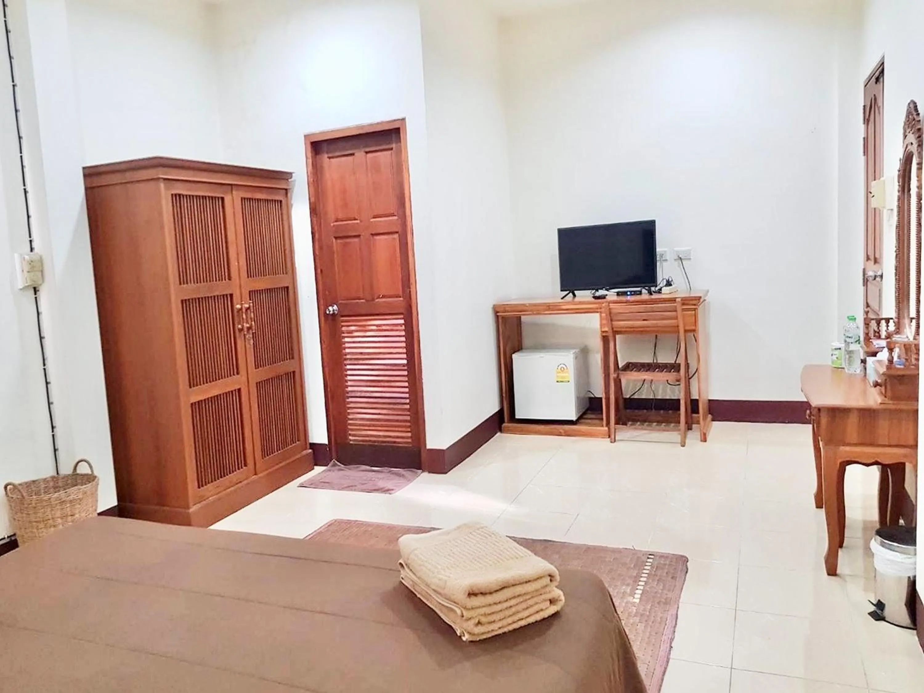 Photo of the whole room, Bed in Fahluang Resort