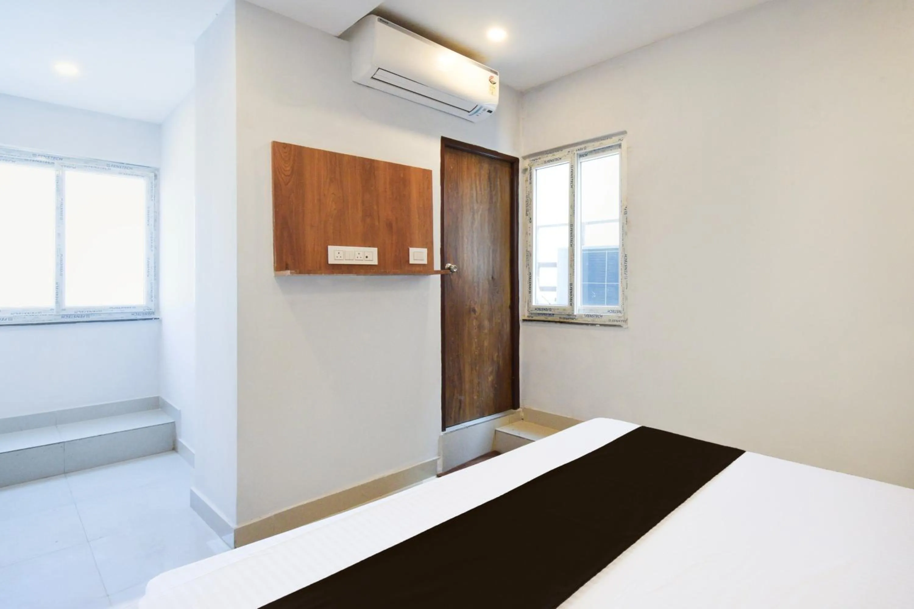 Bedroom, Bed in Hotel O Vaishnavi Residency
