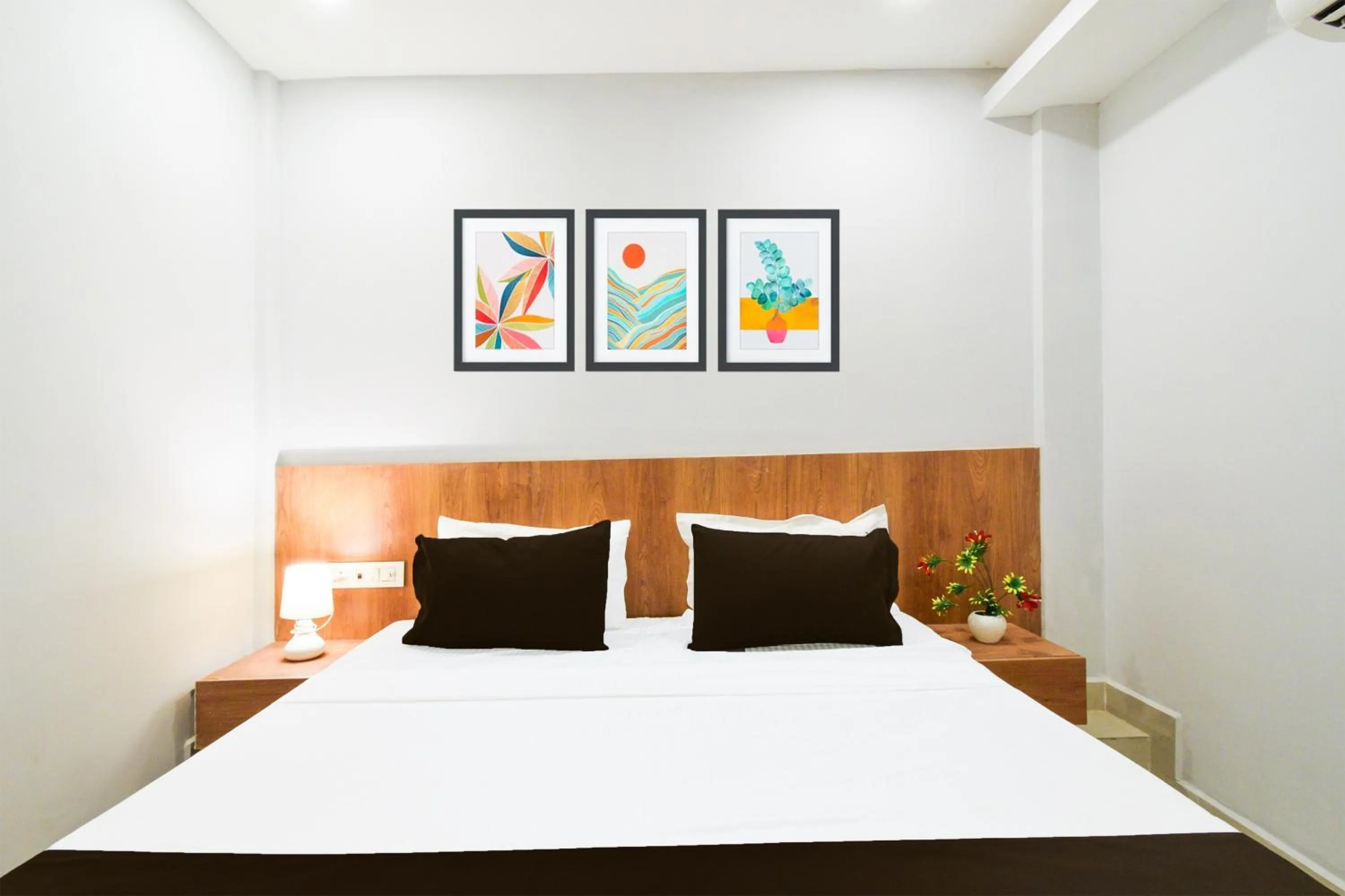 Bedroom, Bed in Hotel O Vaishnavi Residency