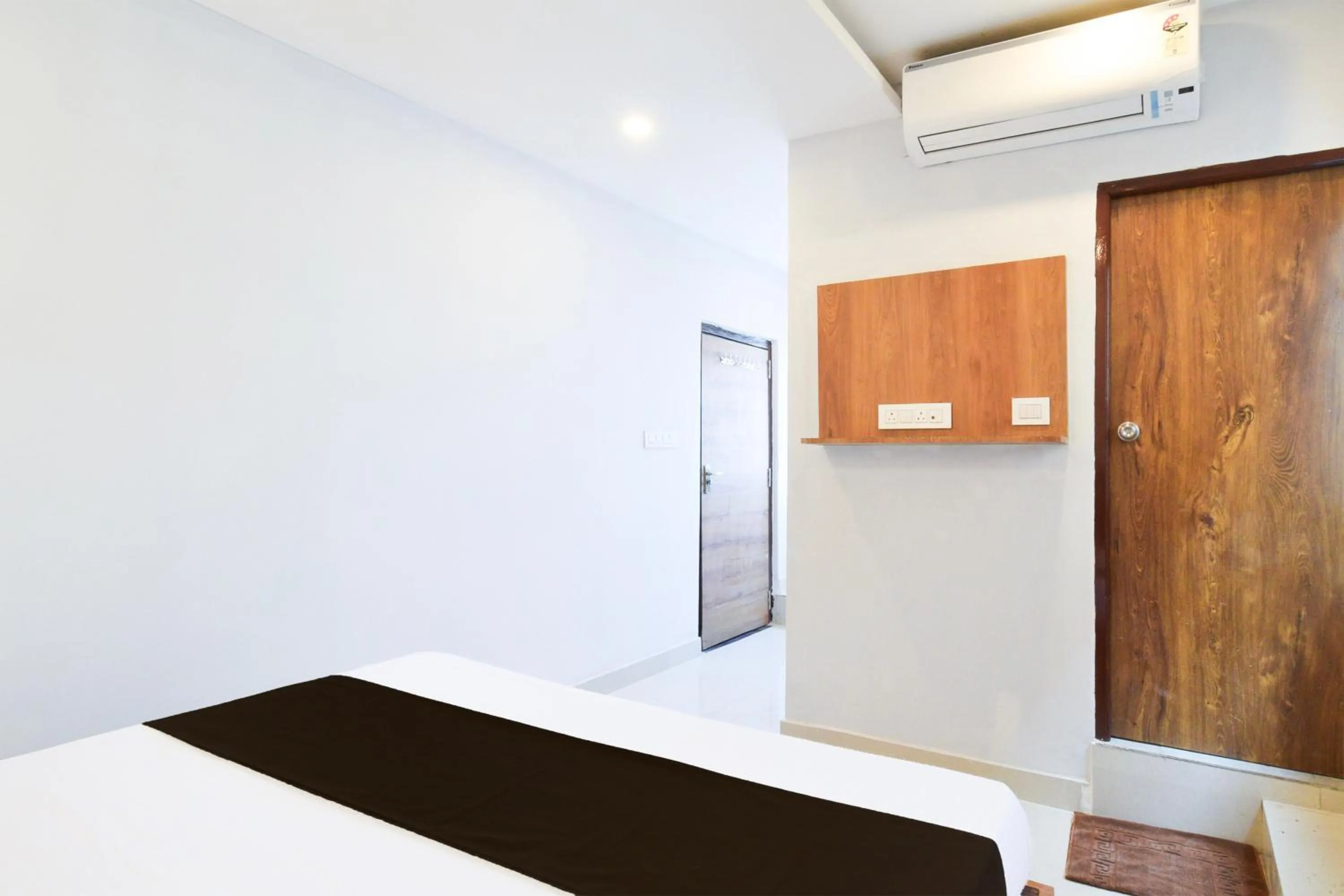 Bedroom, Bed in Hotel O Vaishnavi Residency