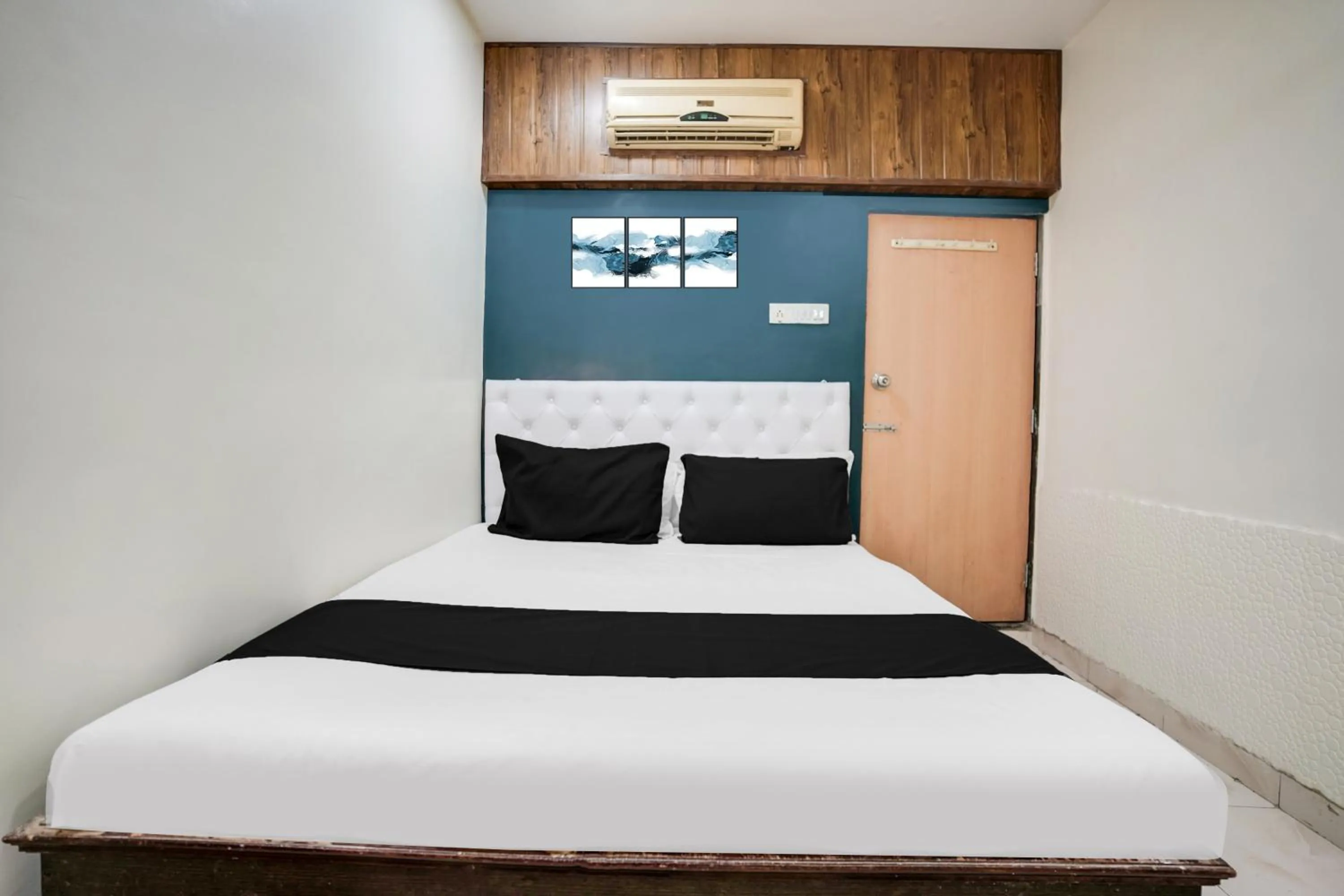 Bedroom in Hotel O Om Sai Palace