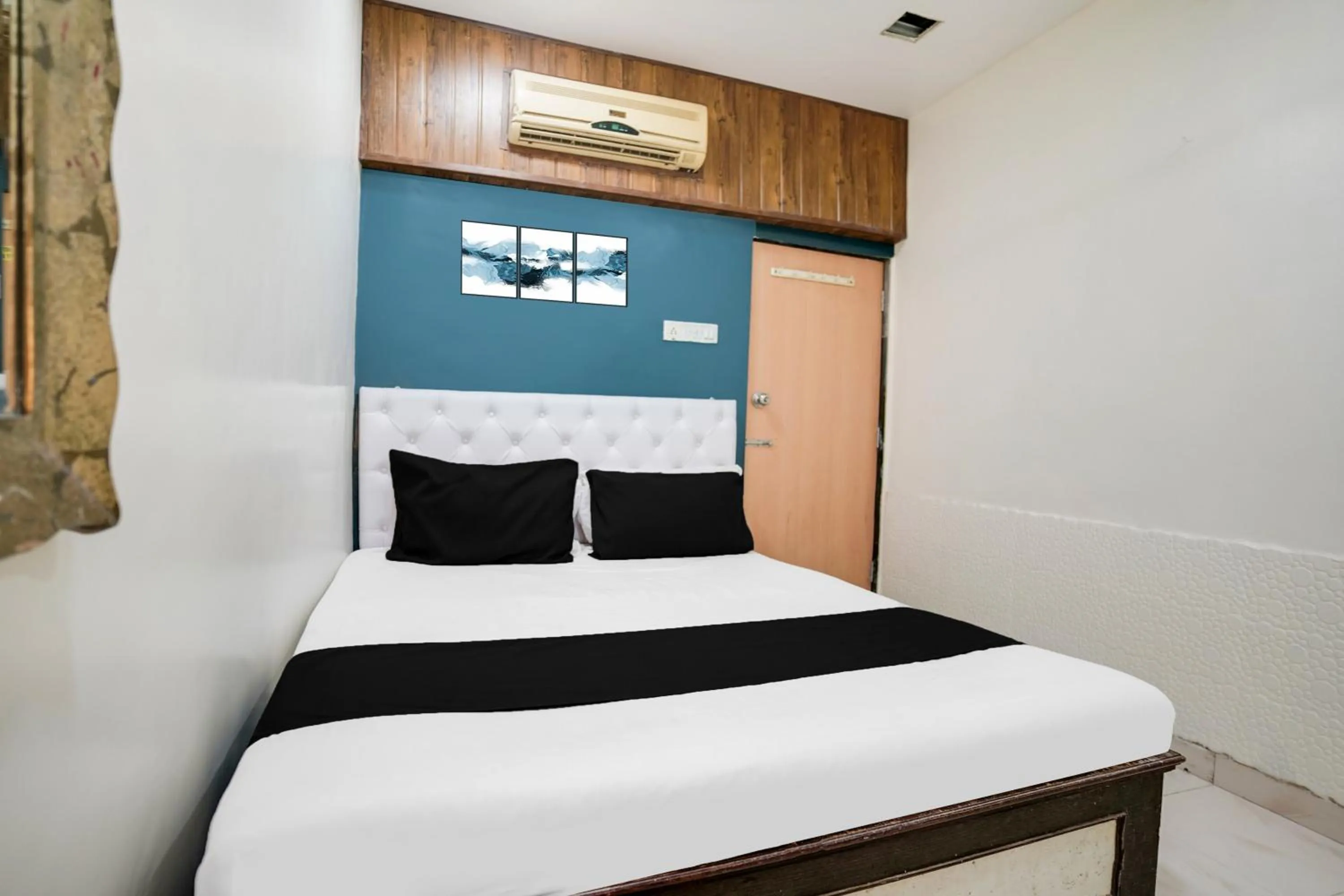 Bedroom in Hotel O Om Sai Palace