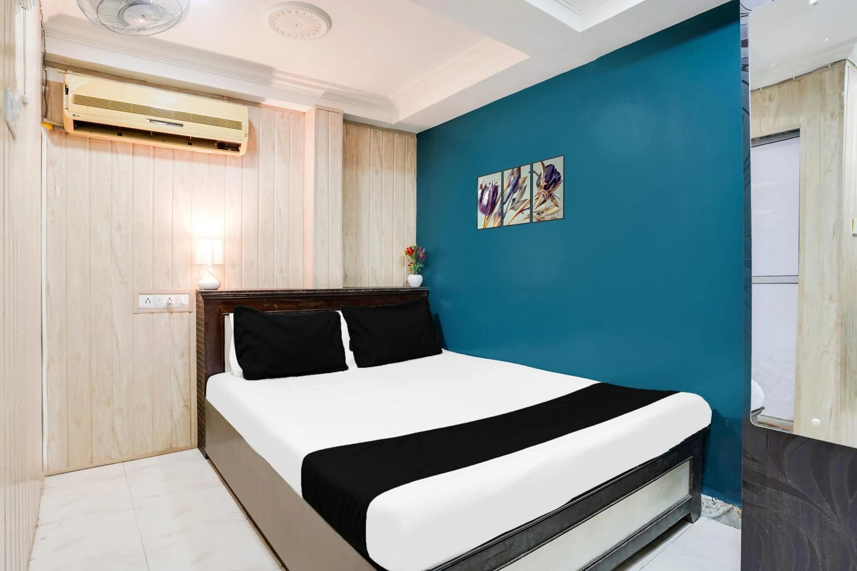 Bedroom in Hotel O Om Sai Palace