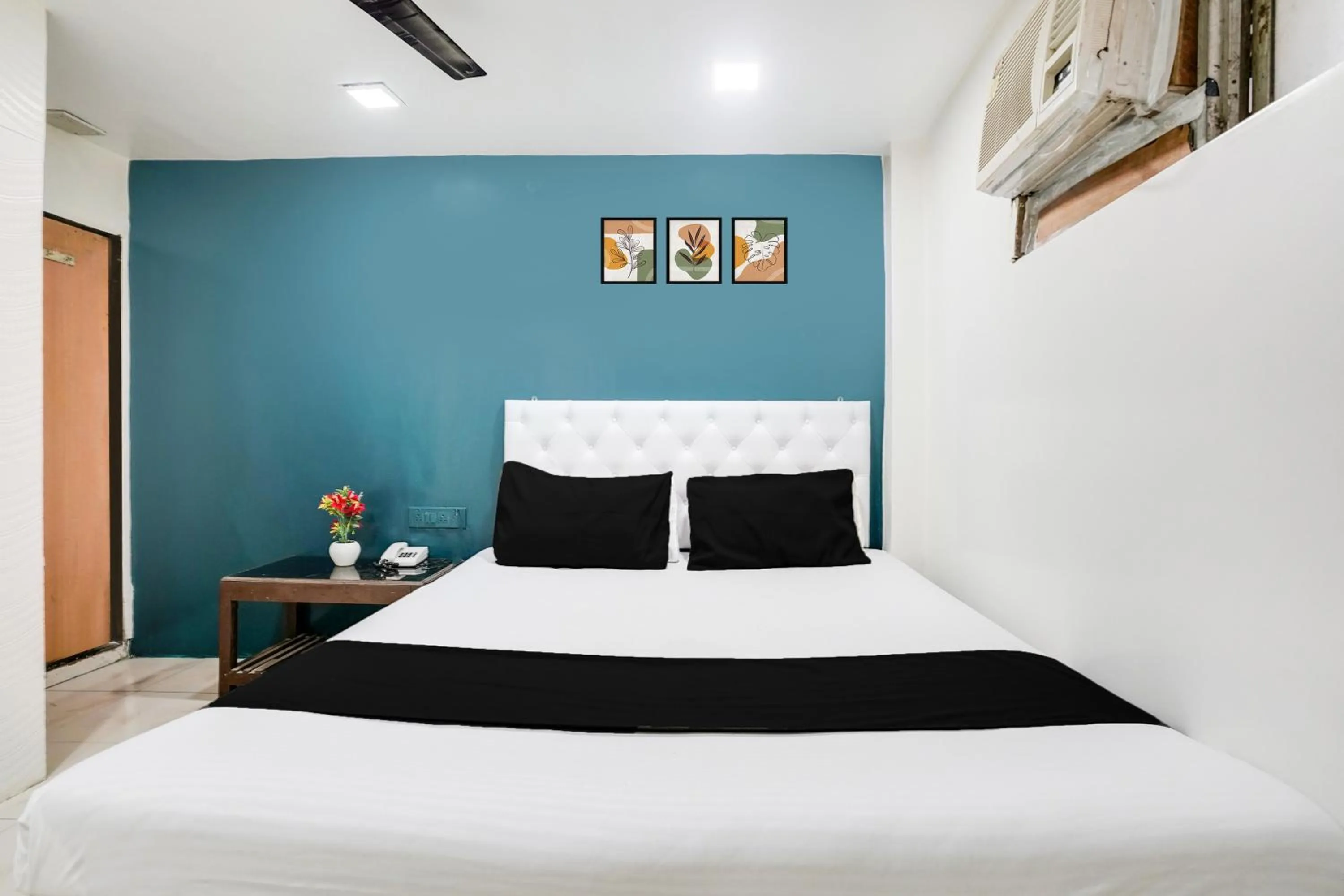 Bedroom in Hotel O Om Sai Palace