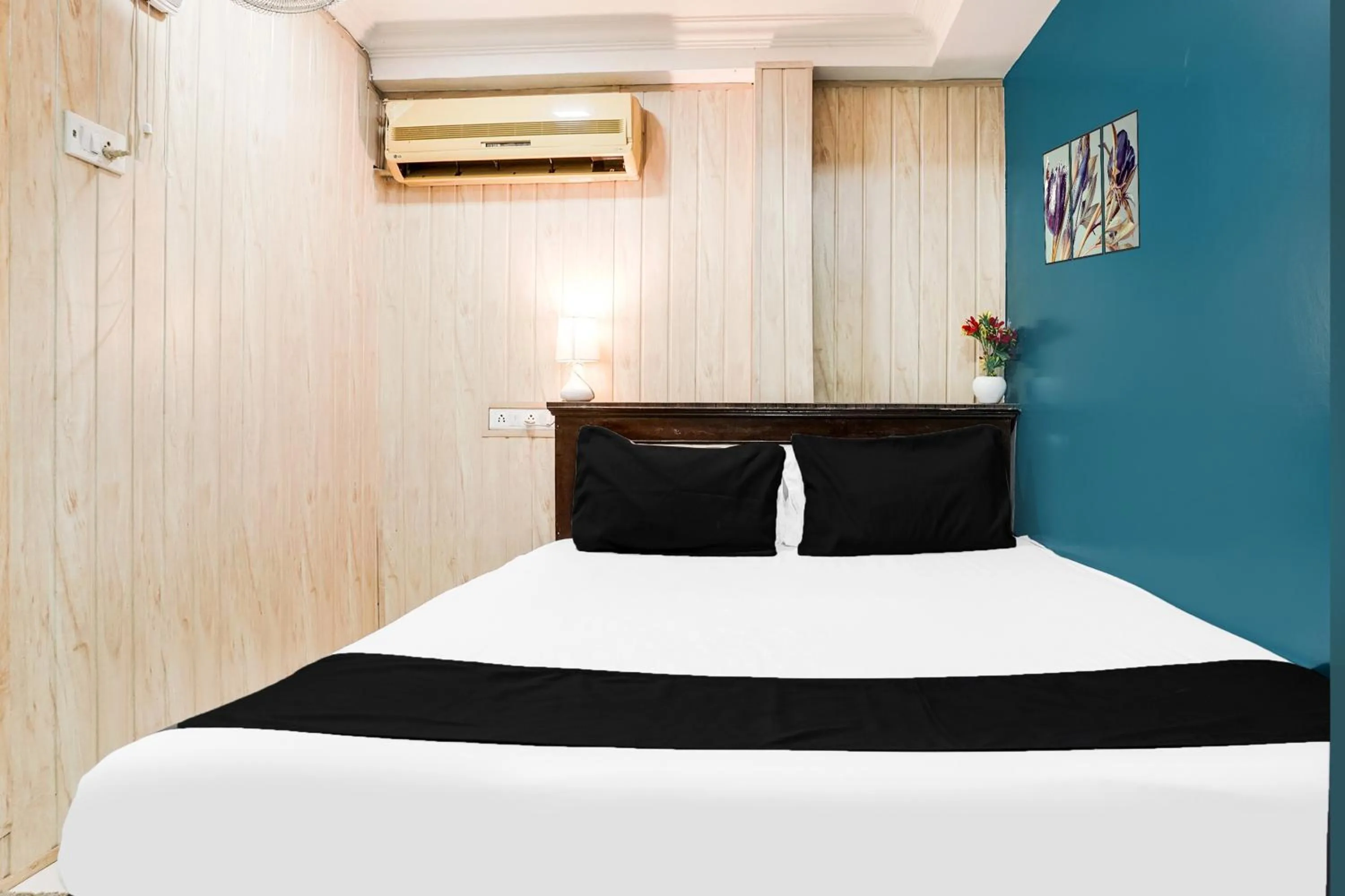 Bedroom in Hotel O Om Sai Palace