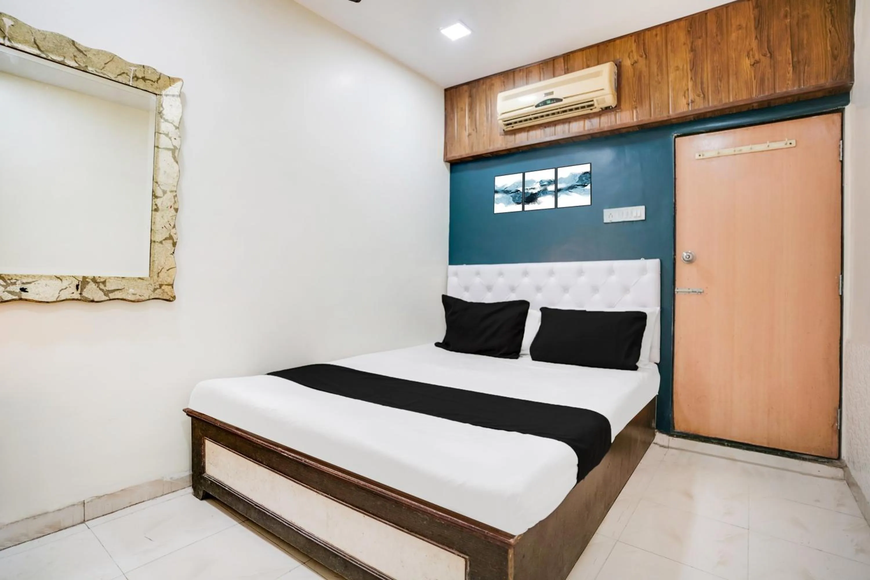 Bedroom in Hotel O Om Sai Palace