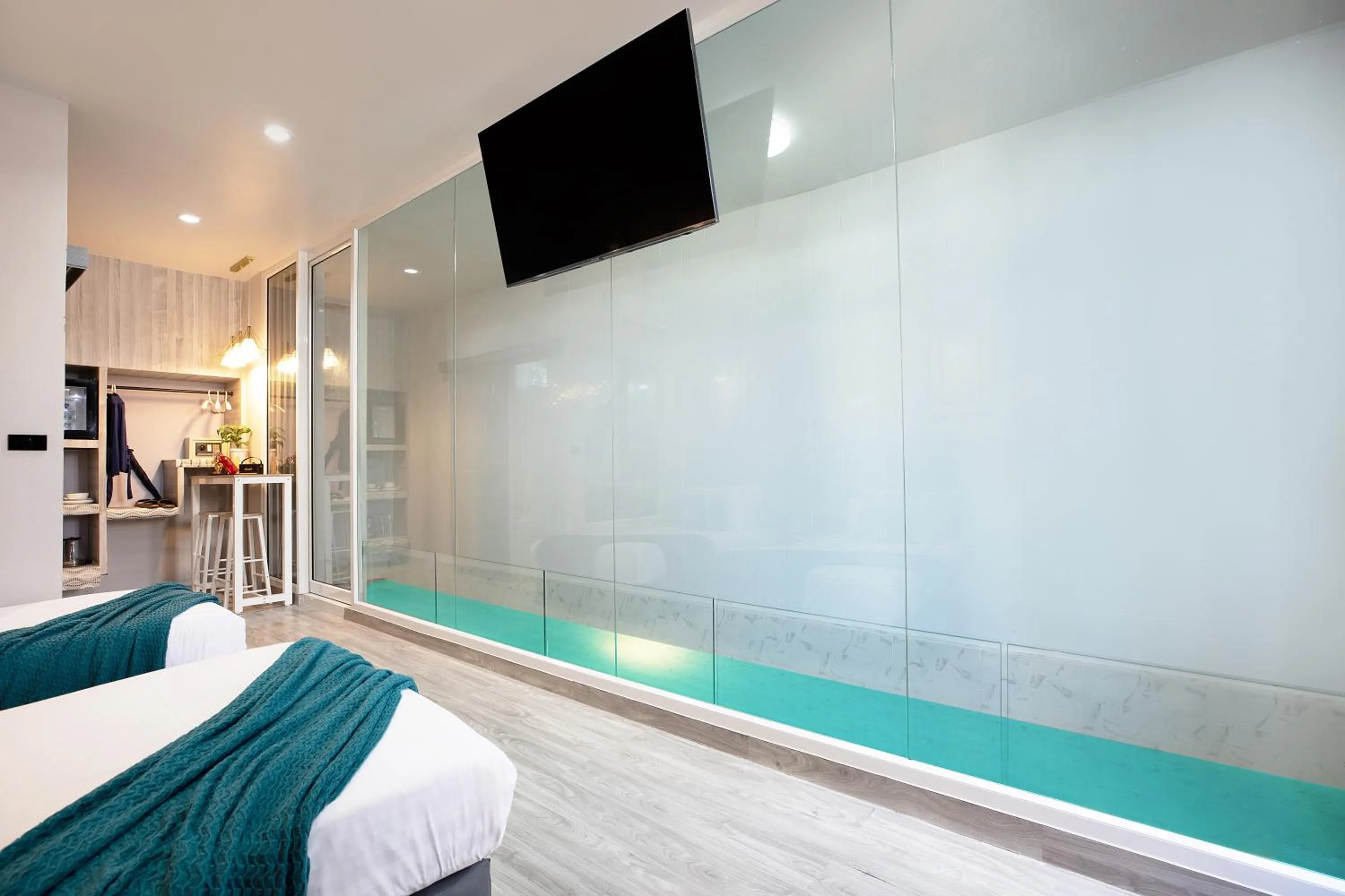 Bedroom, Bed in Best Time Pool Suites