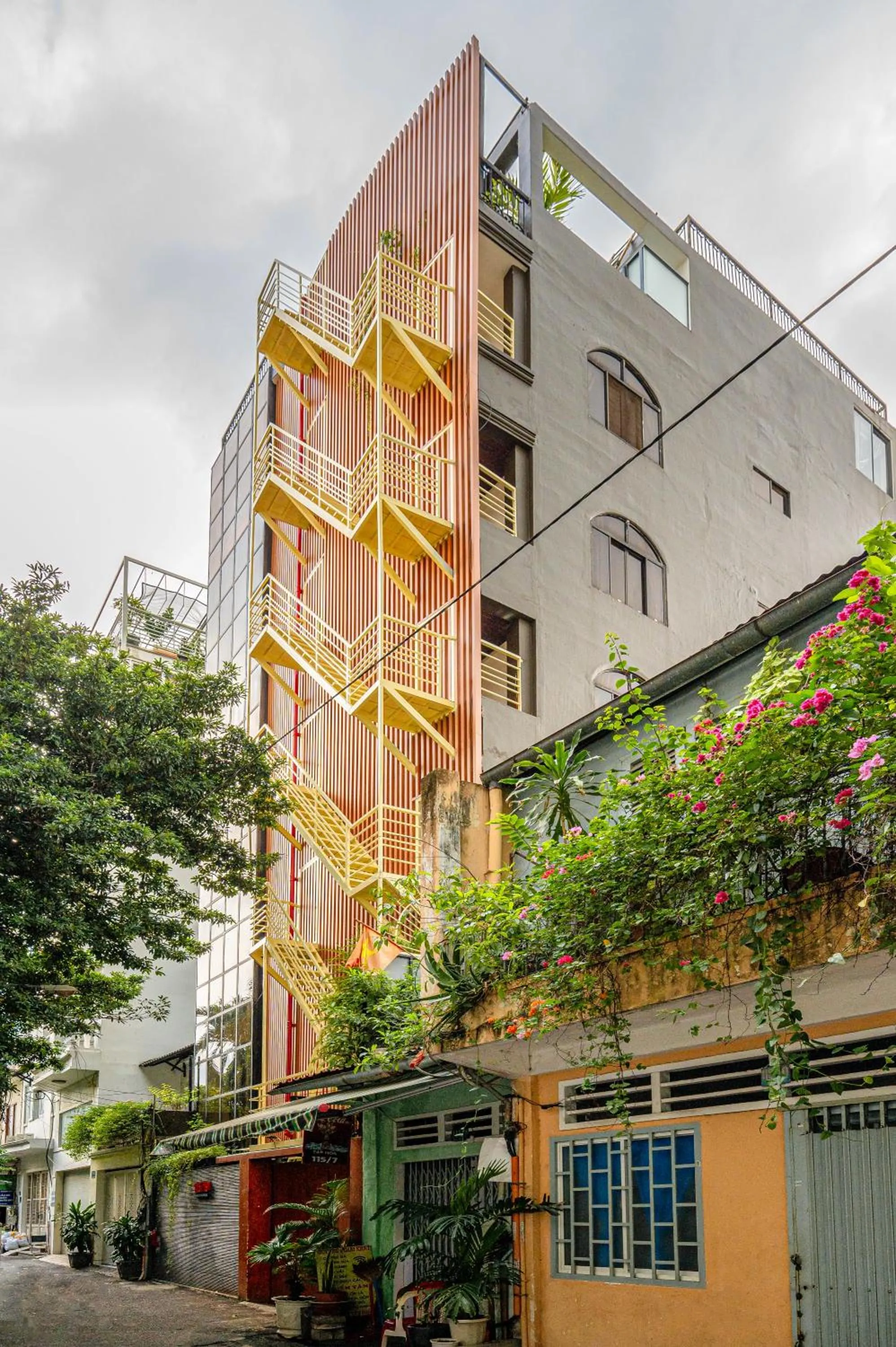 Property building in Lotus Lalala Inn Hotel