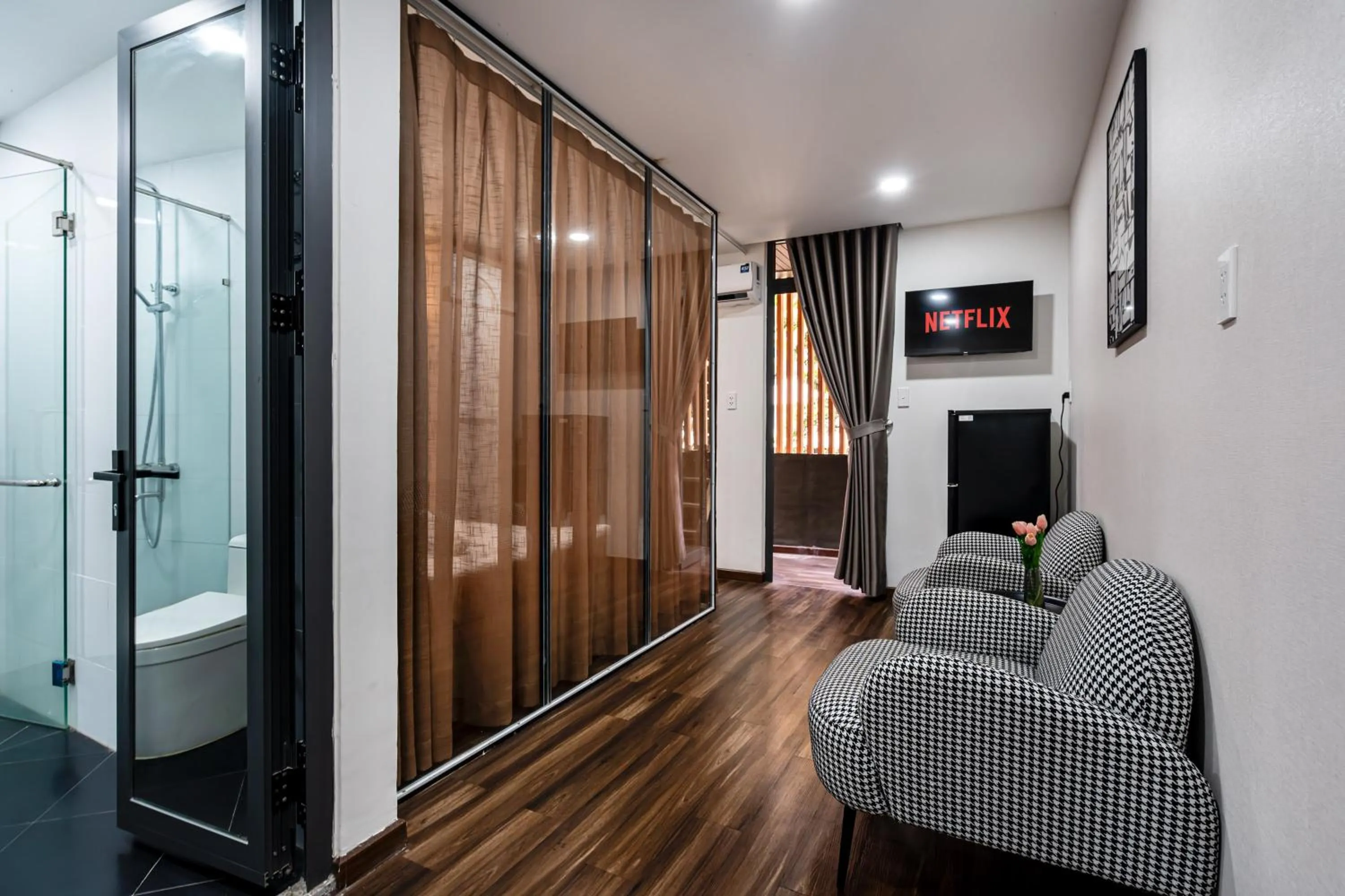 Shower in Lotus Lalala Inn Hotel