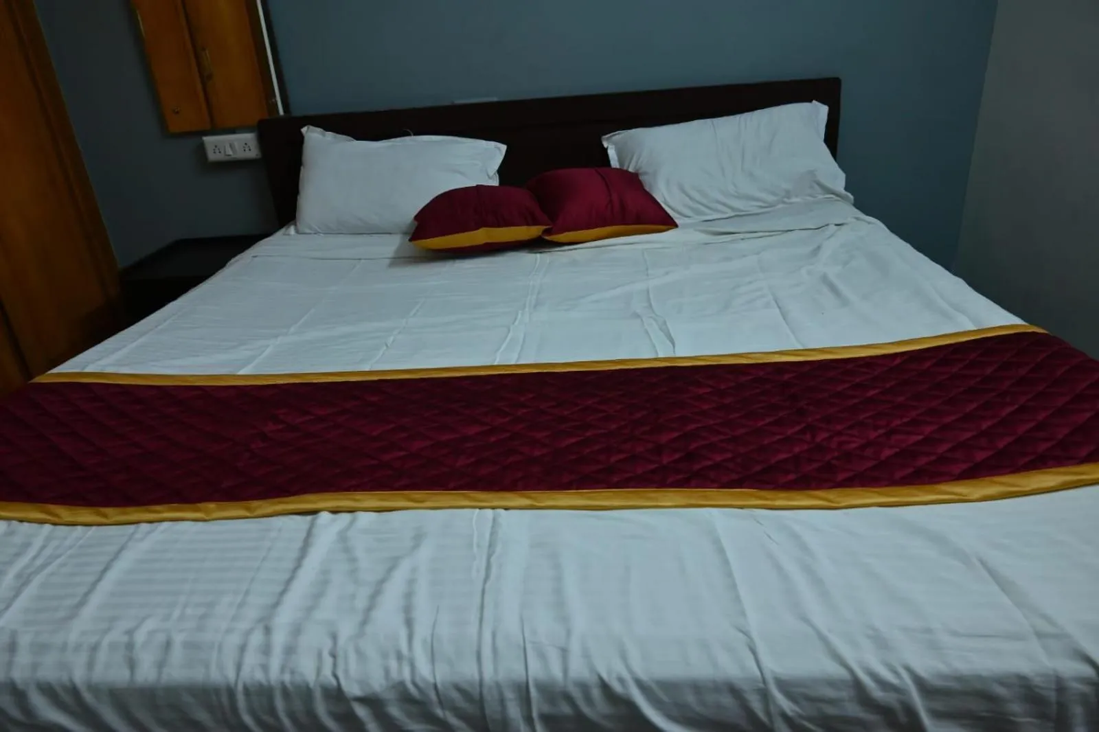 Bedroom, Bed in Prakash Residence - White Town