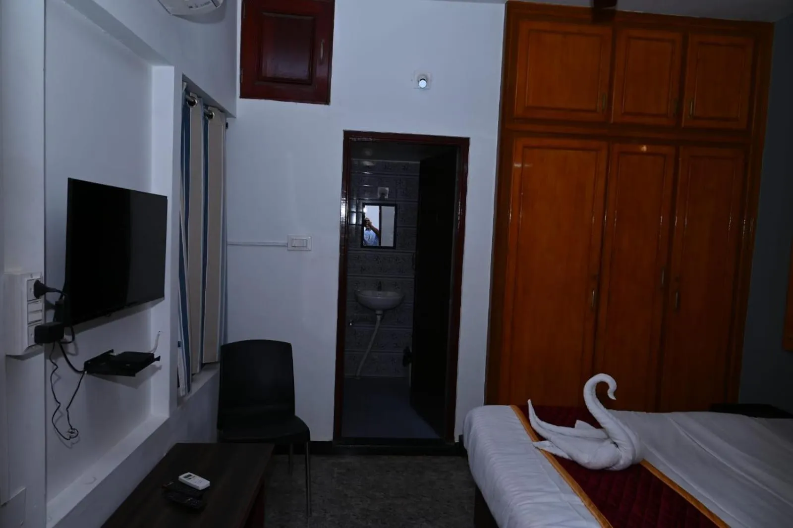 air conditioner, Bed in Prakash Residence - White Town