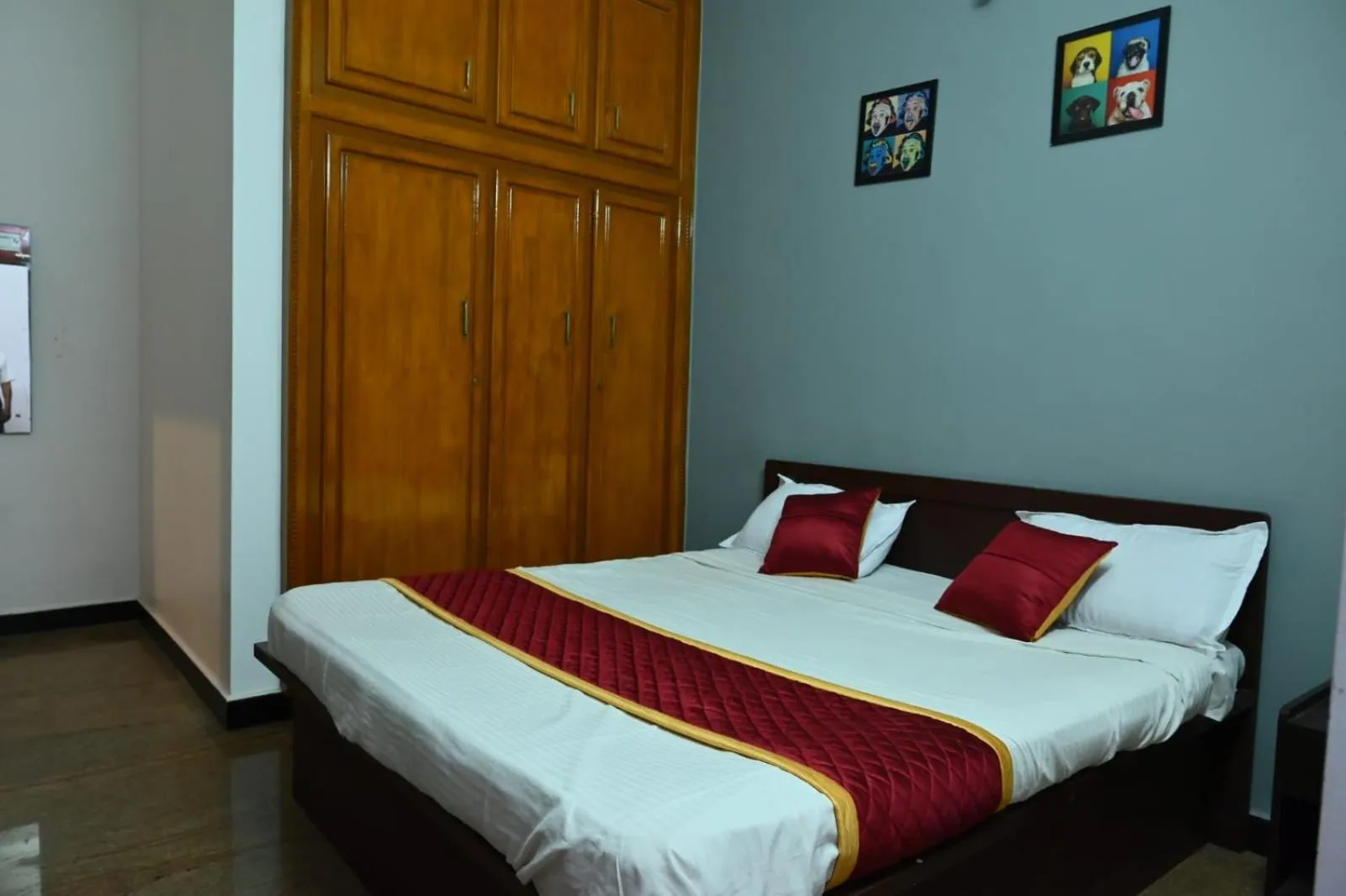 Bedroom, Bed in Prakash Residence - White Town