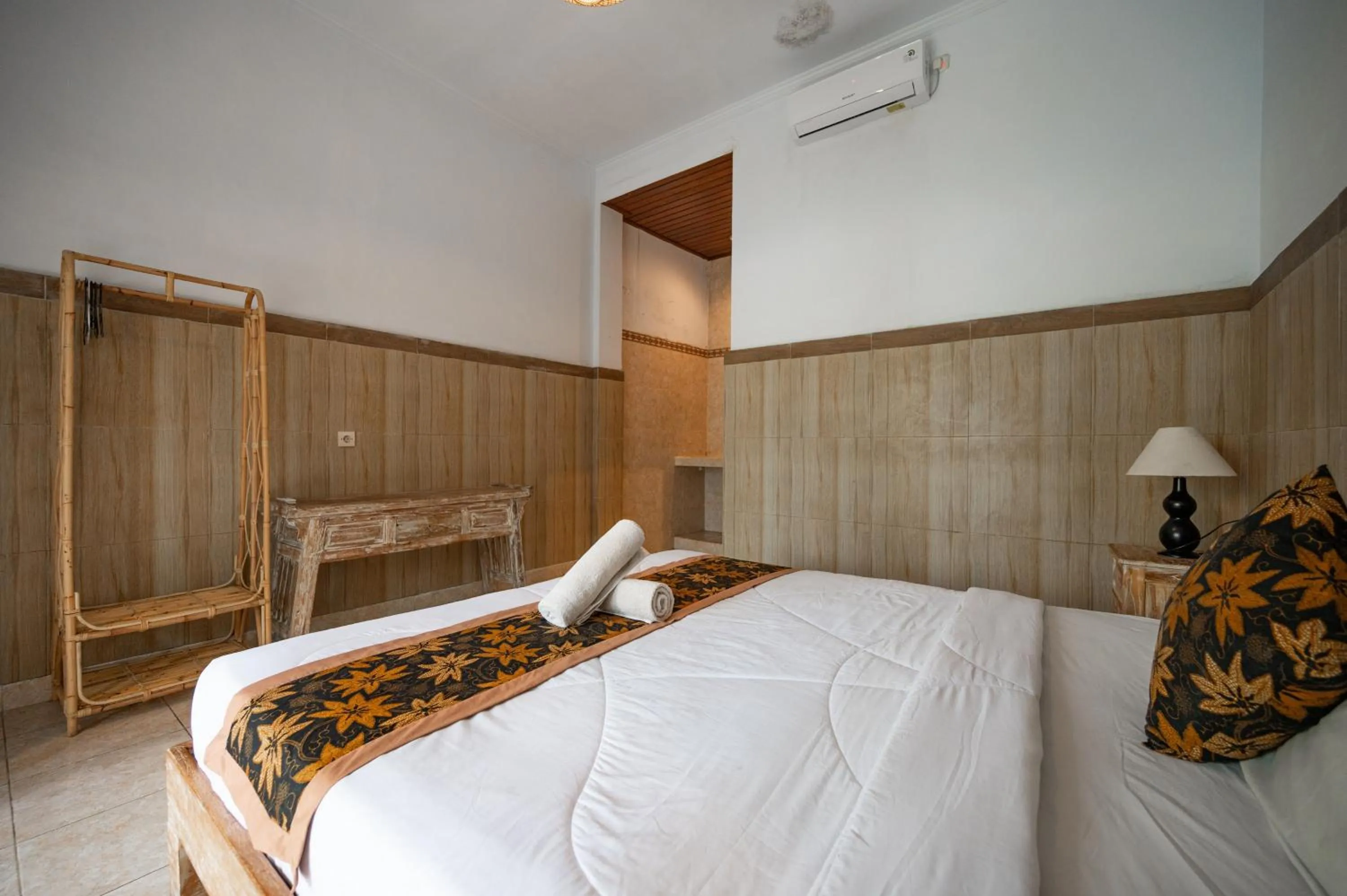 Bedroom, Bed in Agung Homestay Canggu Mitra RedDoorz