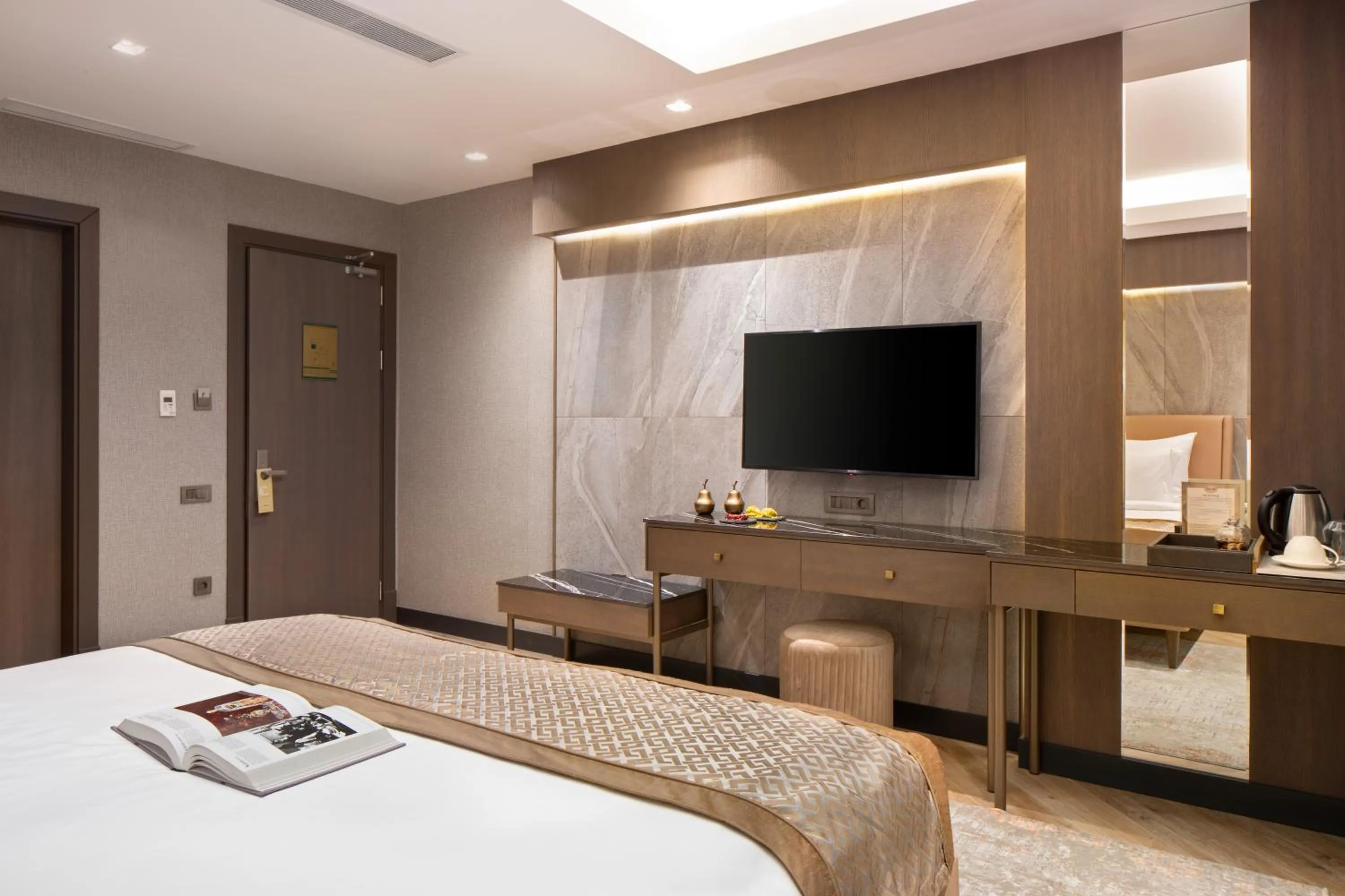 Communal lounge/ TV room, Bed in Me by Mula