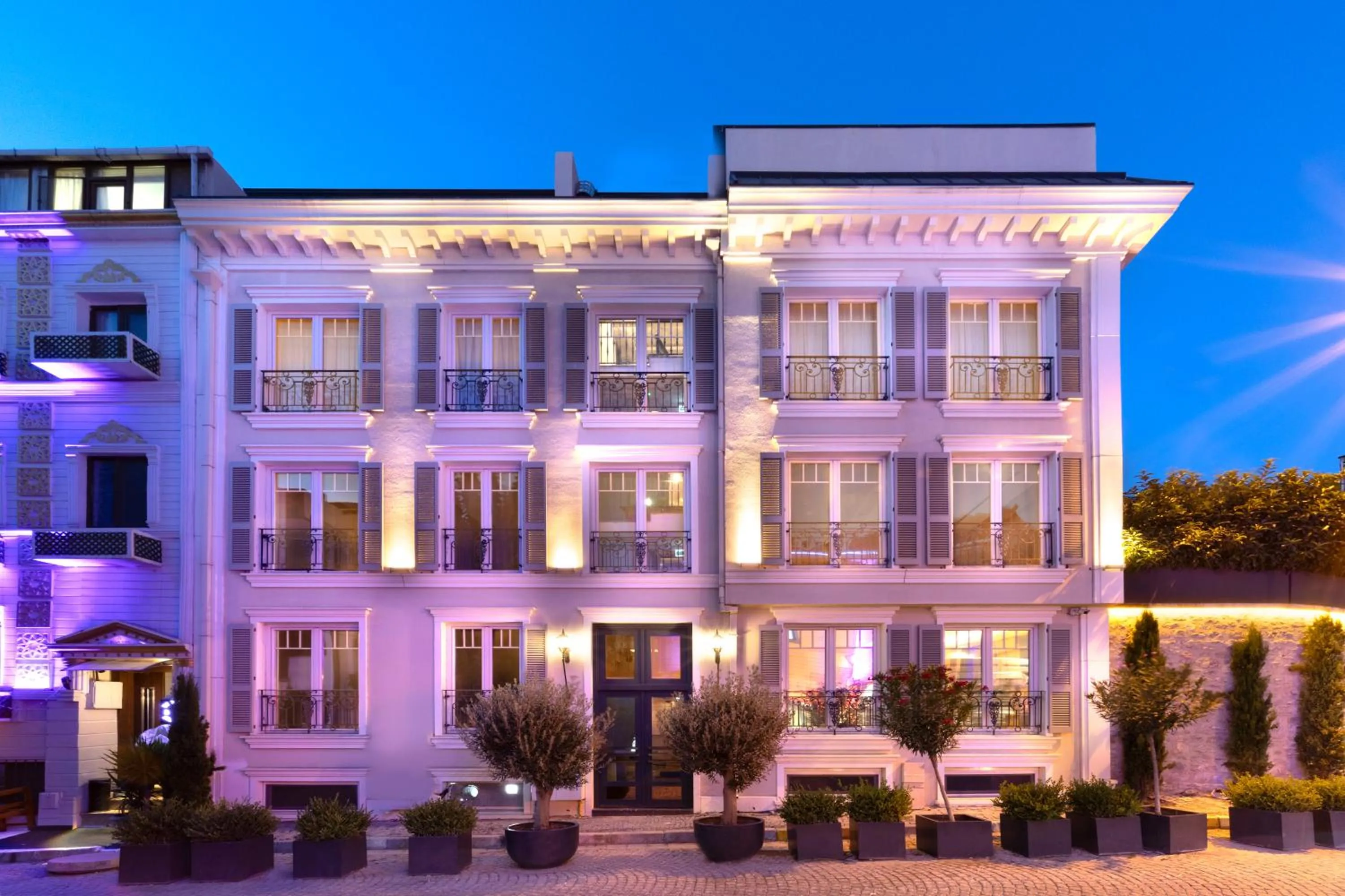 Property building in Me by Mula