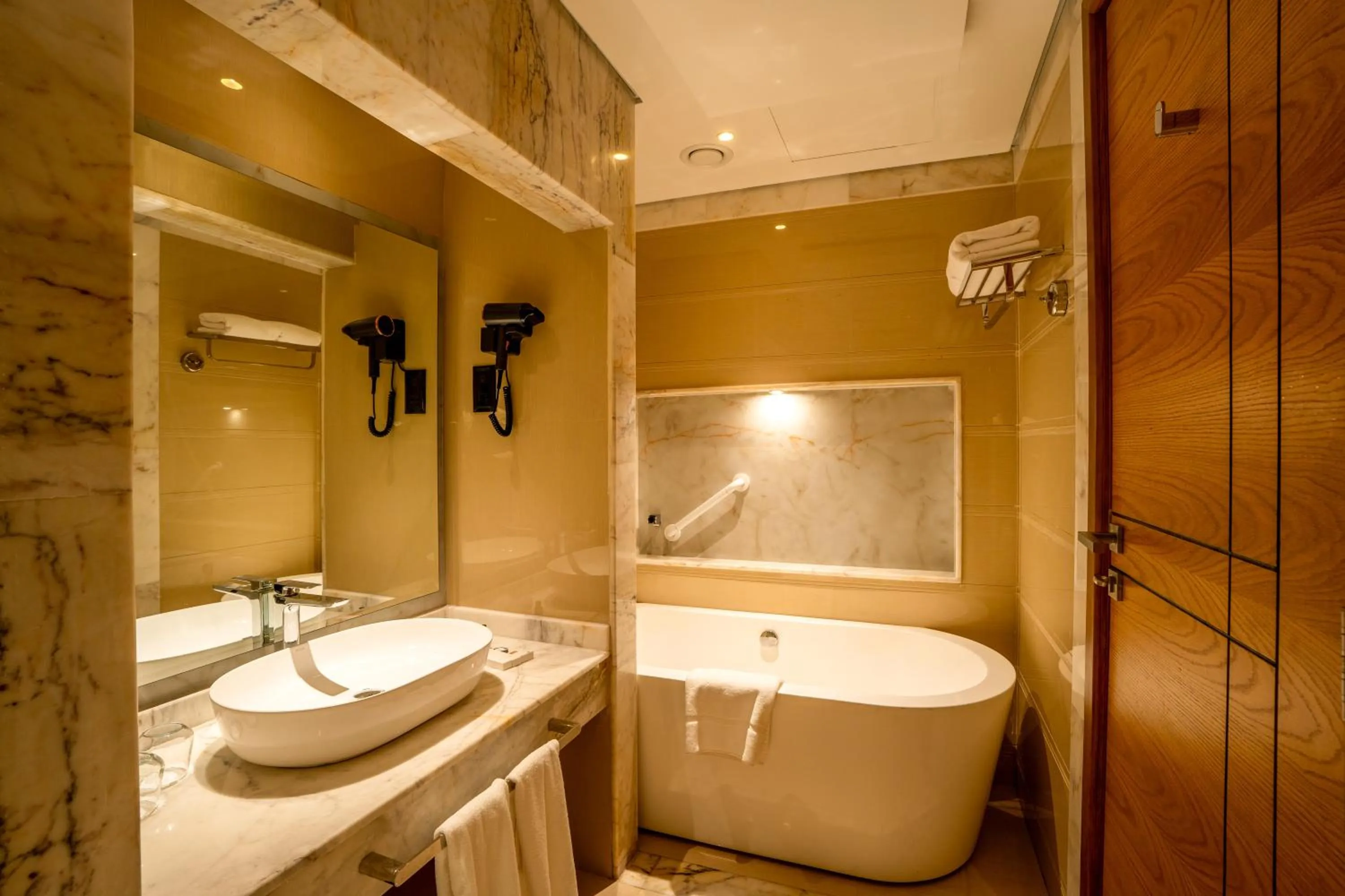 Bathroom in La Zona Continental Hotel