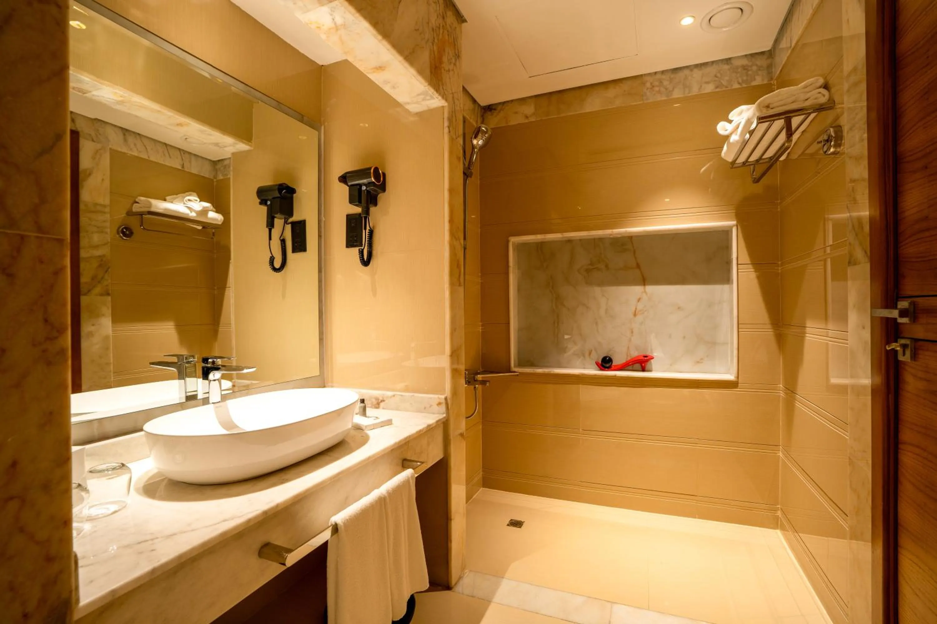 Bathroom in La Zona Continental Hotel