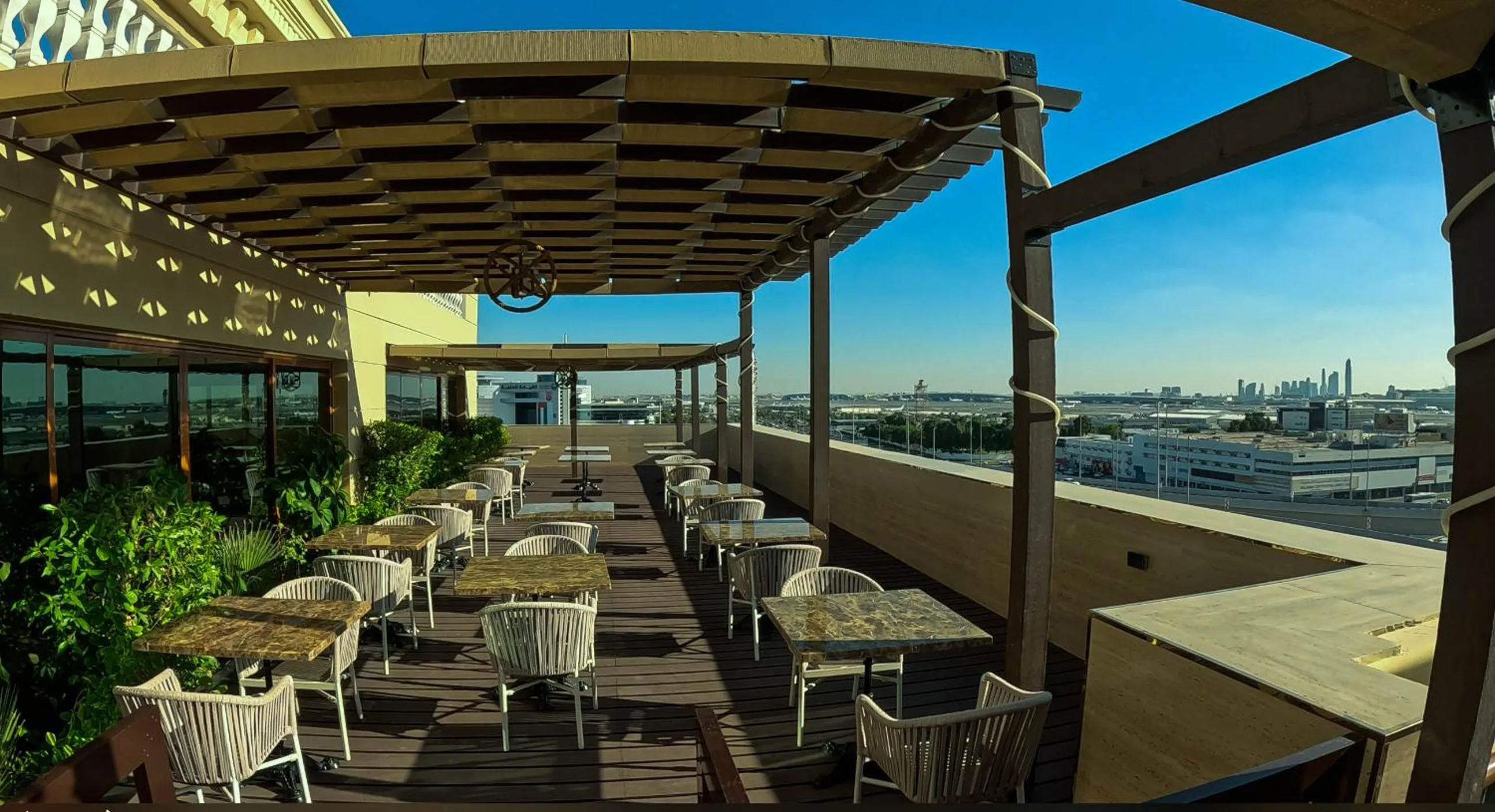 Restaurant/places to eat in La Zona Continental Hotel