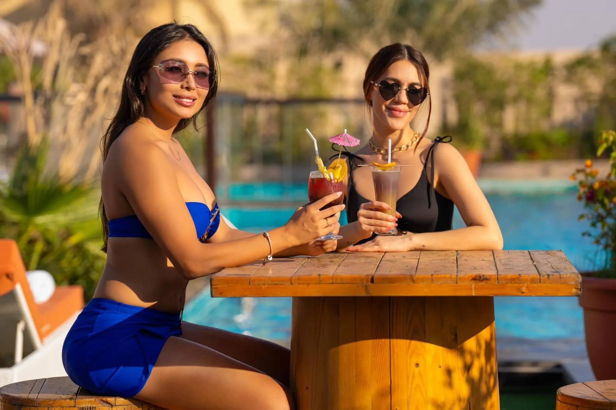 Swimming pool in La Zona Continental Hotel
